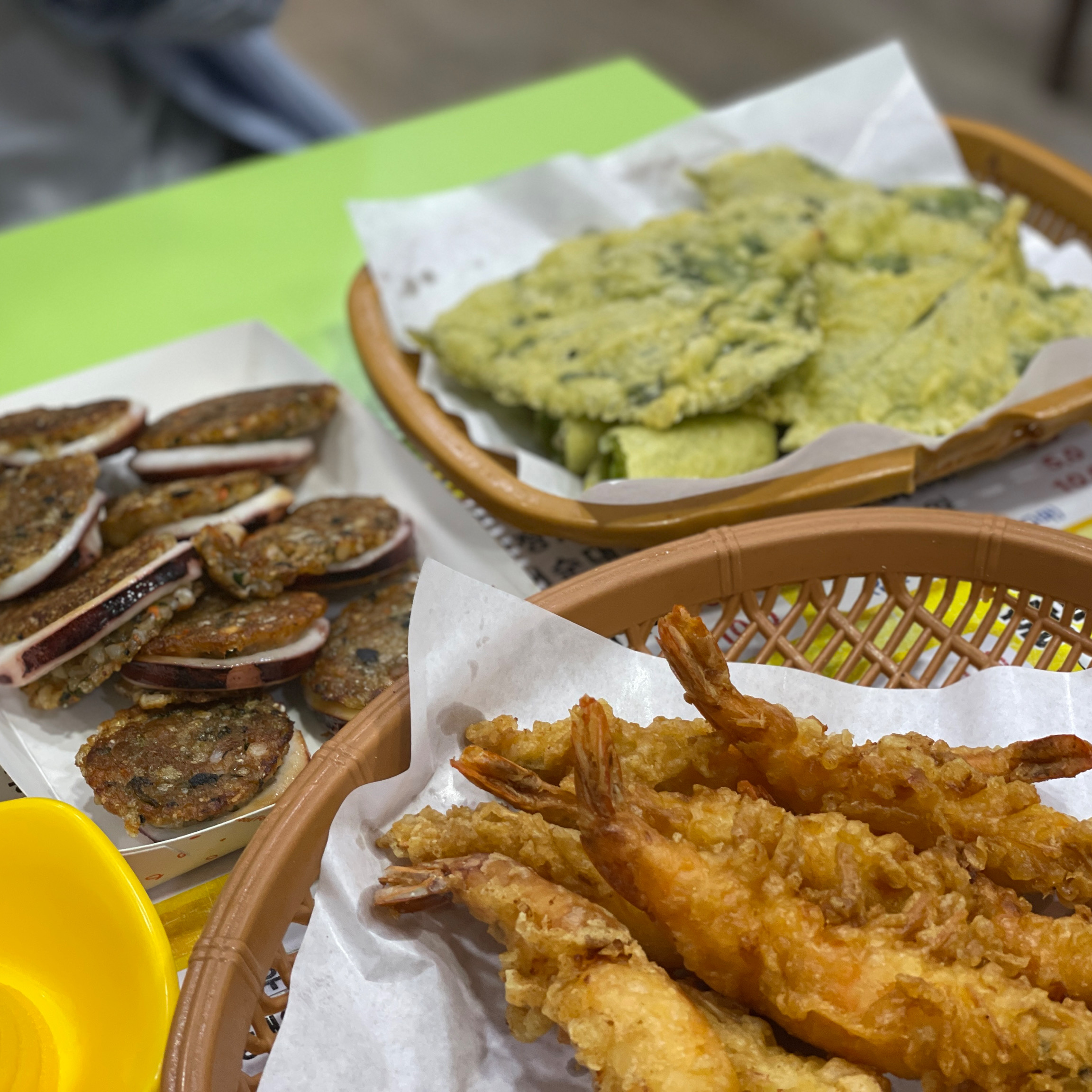 누룽지오징어순대랑 새우튀김, 고추튀김 깻잎튀김먹었는데 주문하면 다시 튀겨줘서 뜨끈하고 바삭