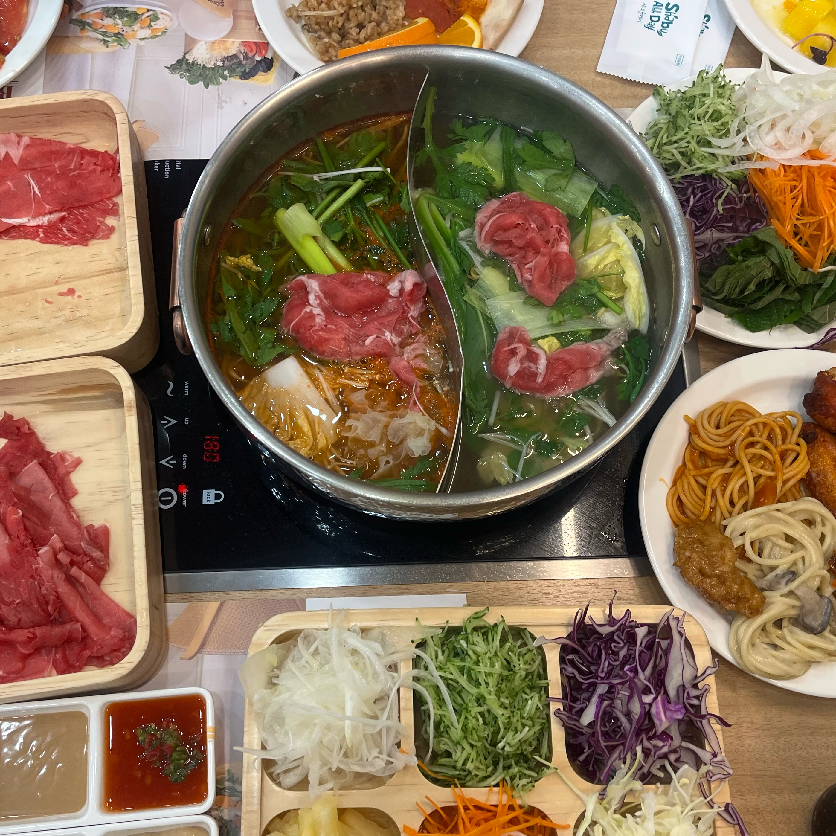 드디어 우리 동네에도 샤브올데이가 생겼다~~~! 샤브샤브 재료뿐만 아니라 모든 음식 퀄리티