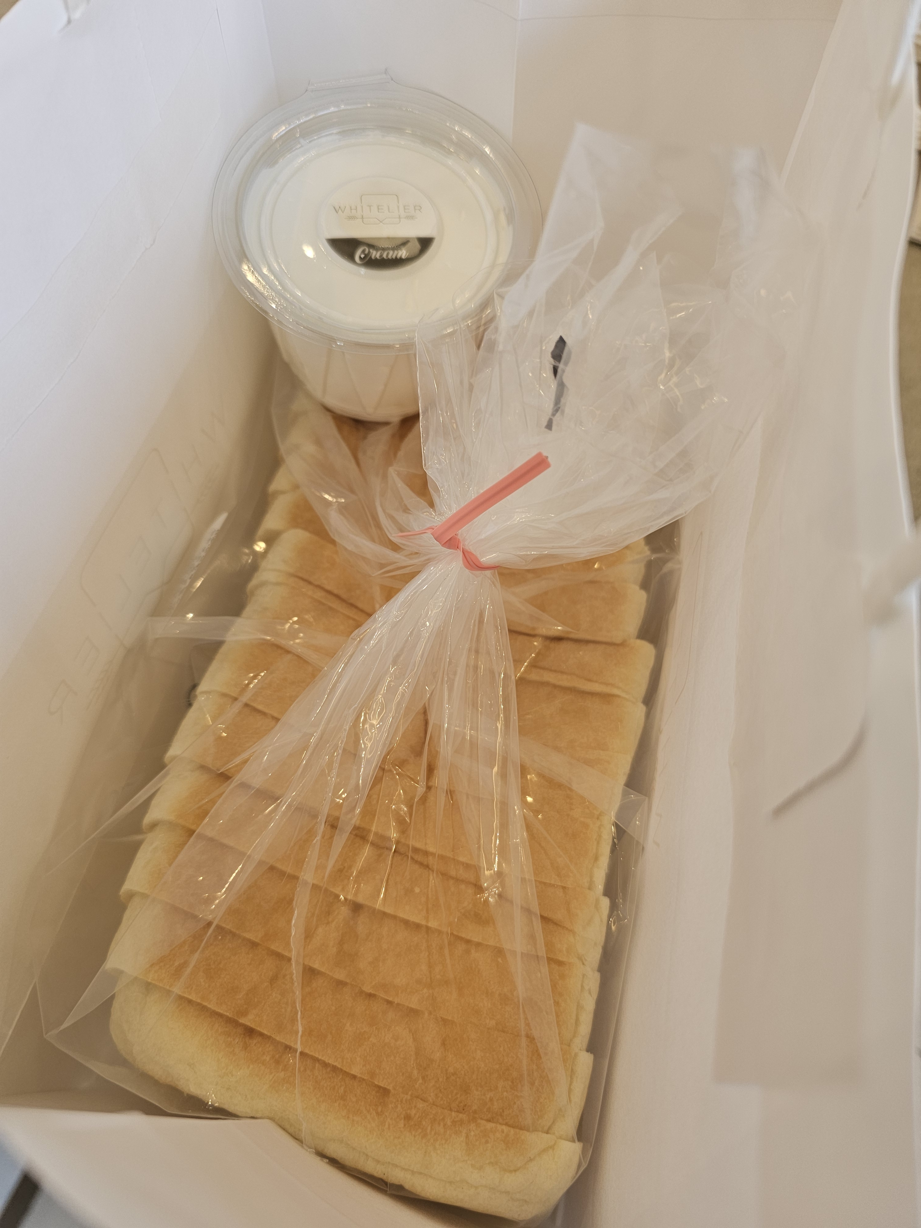 매번 다른지점에서도 이용하고 있는데 아들 픽업하러와서 구입요~~직원도 친절하고. 좋아요 - 대구 이곡동 맛집 화이트리에 성서점