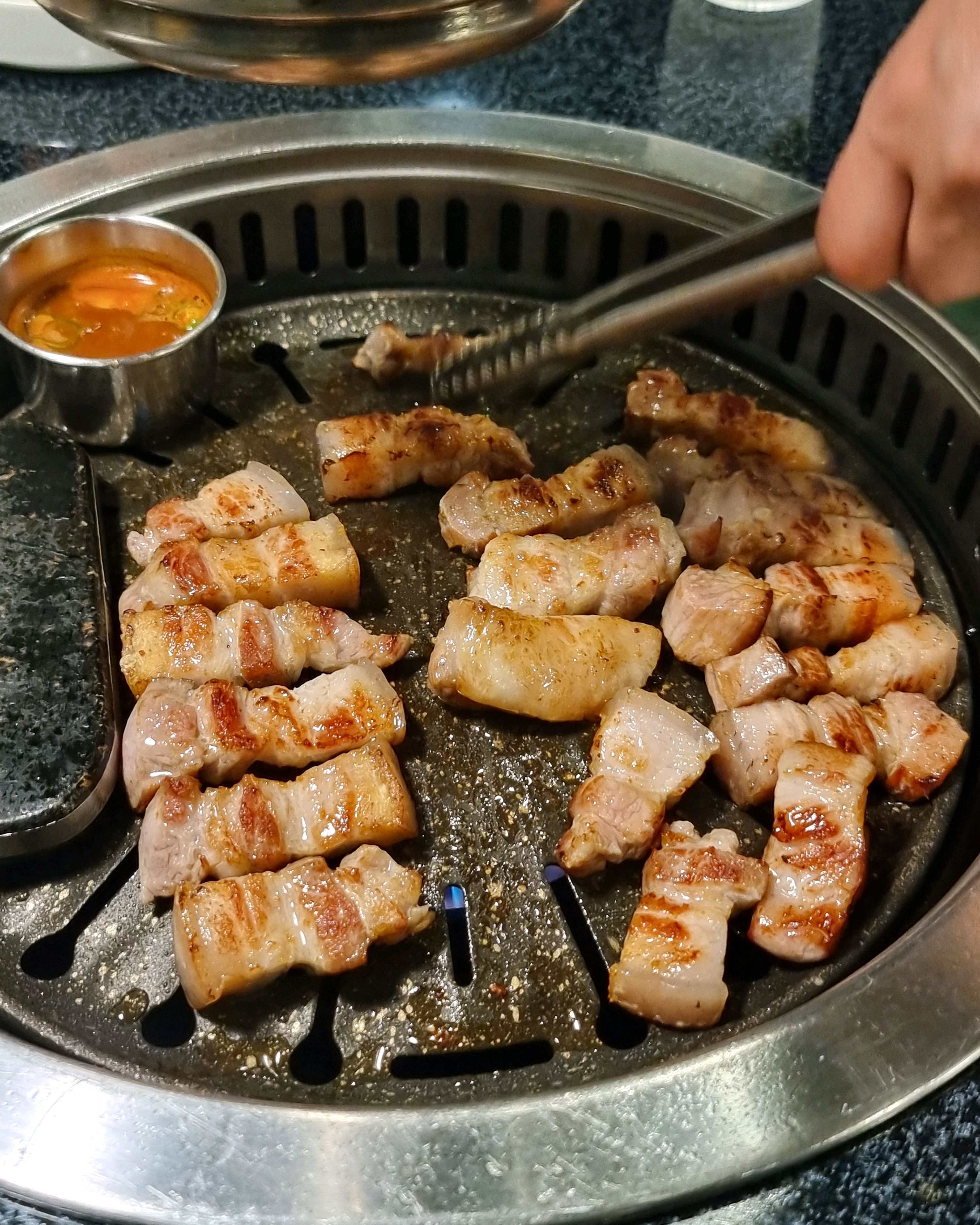 적당한 익기로 잘 구워주시는거 좋아요. 고기도 맛있고. 이 가게에서 원픽 꼽으라면 저는 김