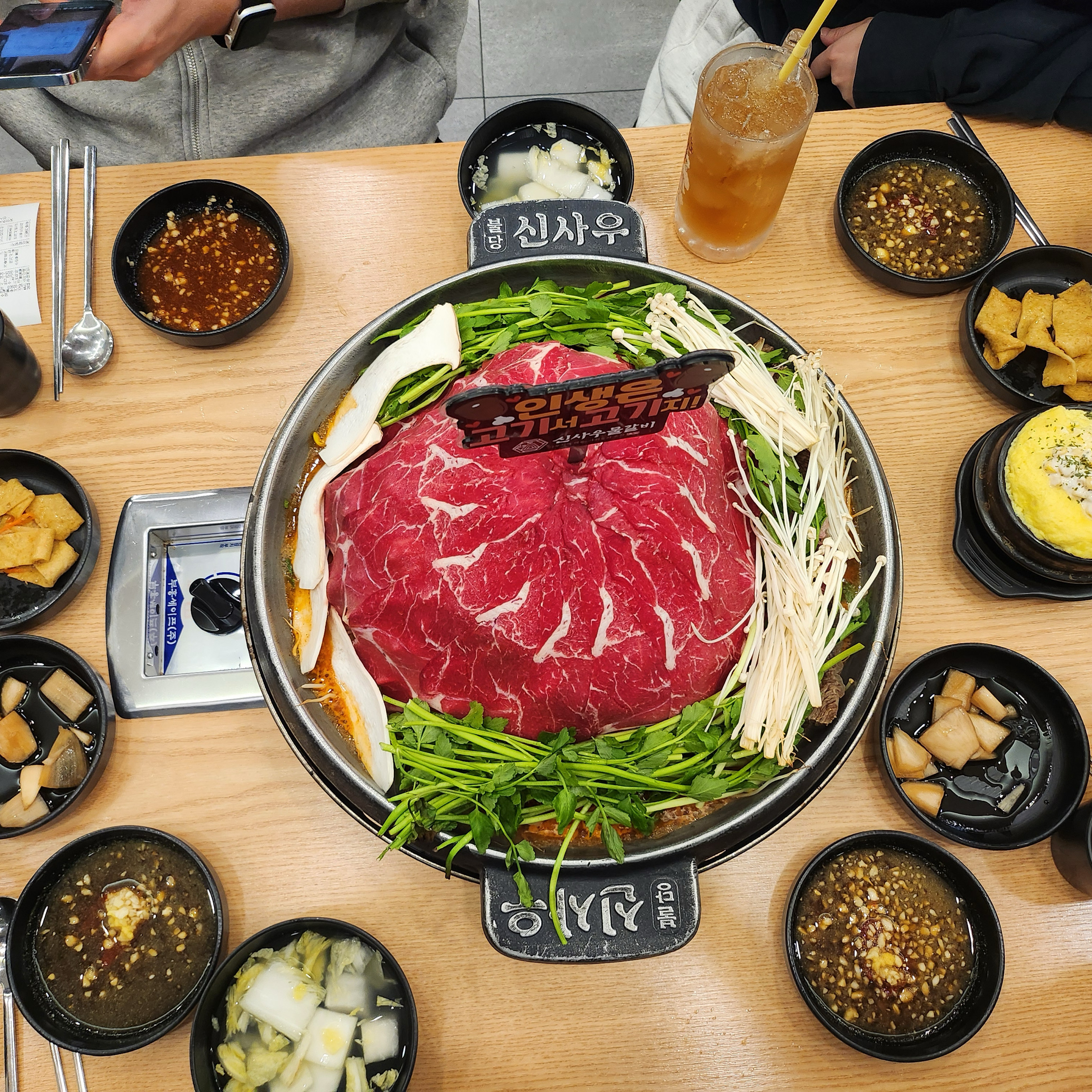 양도 많고 반찬이랑 메인 요리가 맛있어요! - 권선동 맛집 신사우물갈비 수원점