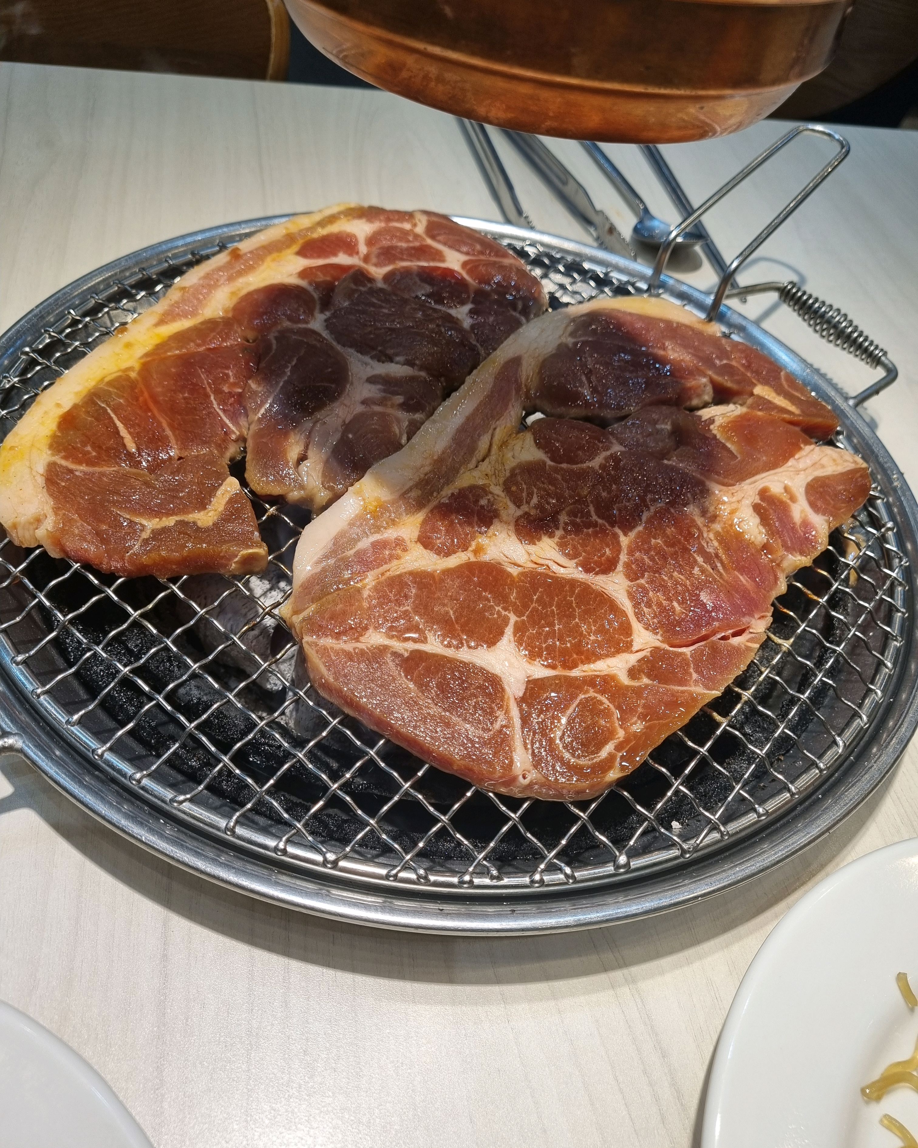 고기질도 좋고 맛있네요~~^^채소도 싱싱하고 그 외 음식들도 맛있습니다~~^^오길 잘 했다