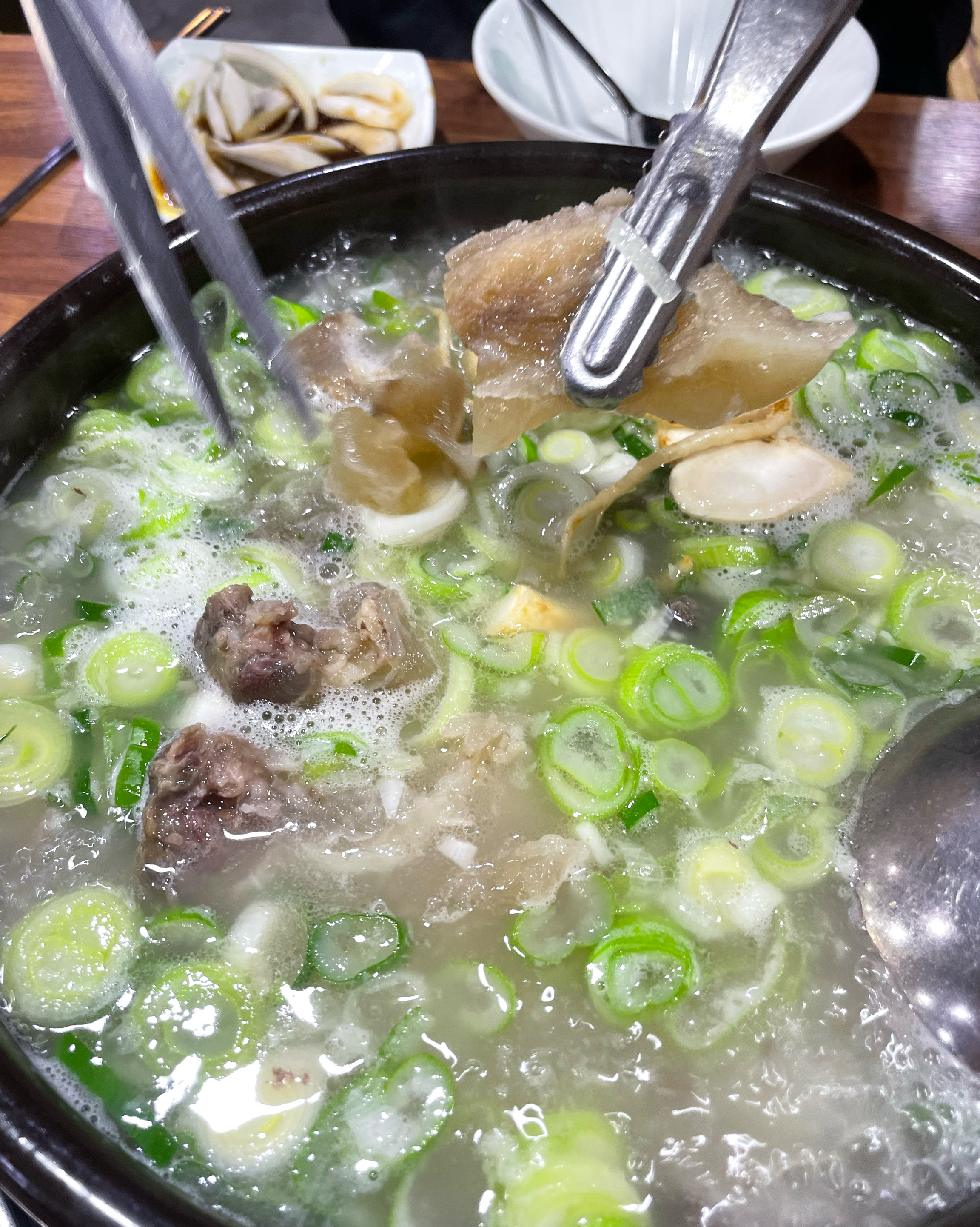 단체모임 가족모임 하기 좋은 수원시청역 근처 맛집 - 권선동 맛집 아리랑도가니탕