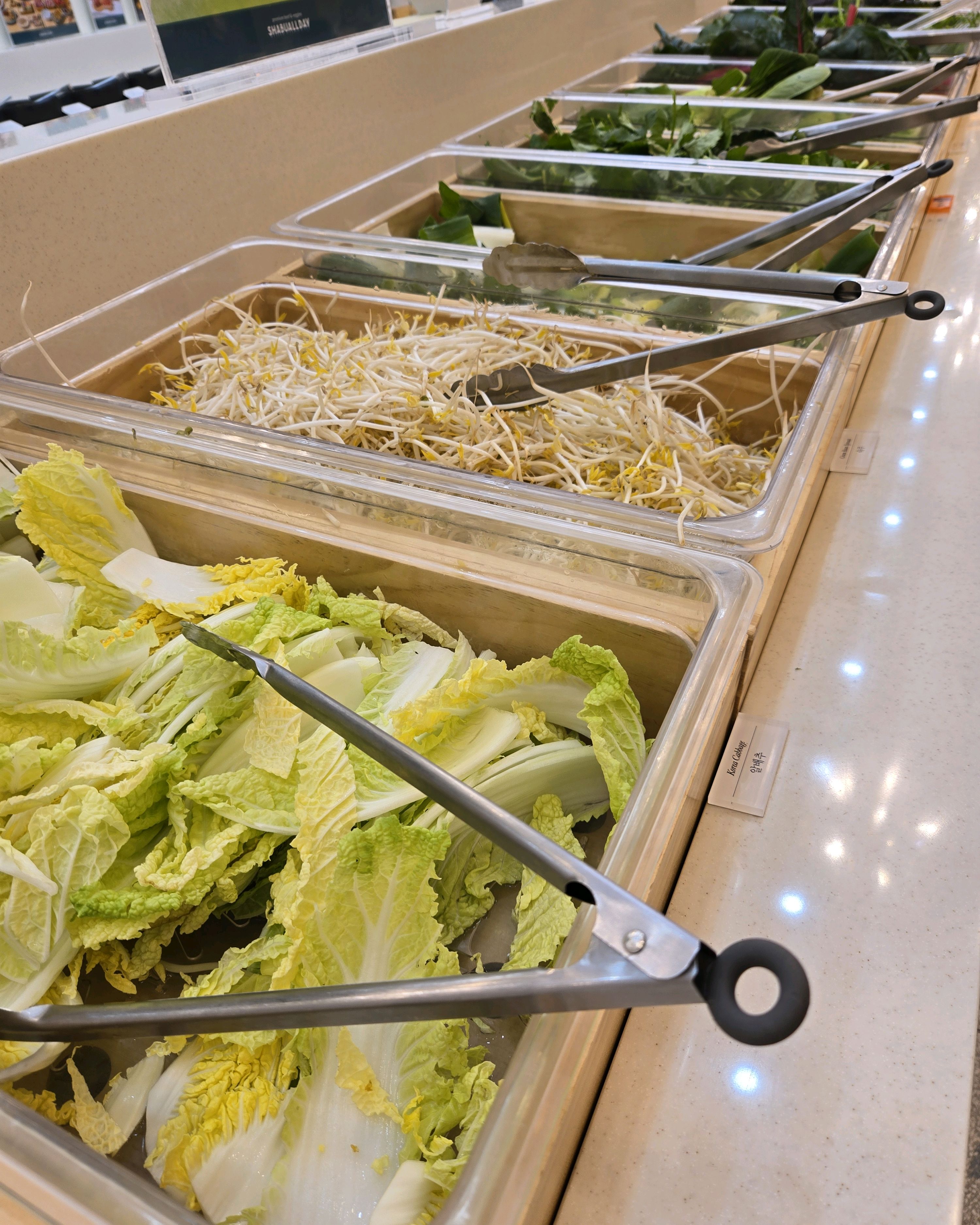 신선하고 맛좋은 채소들이 가득해요! 아이스크림이나 간식, 피자 등등 음식도 다양해서 좋아요