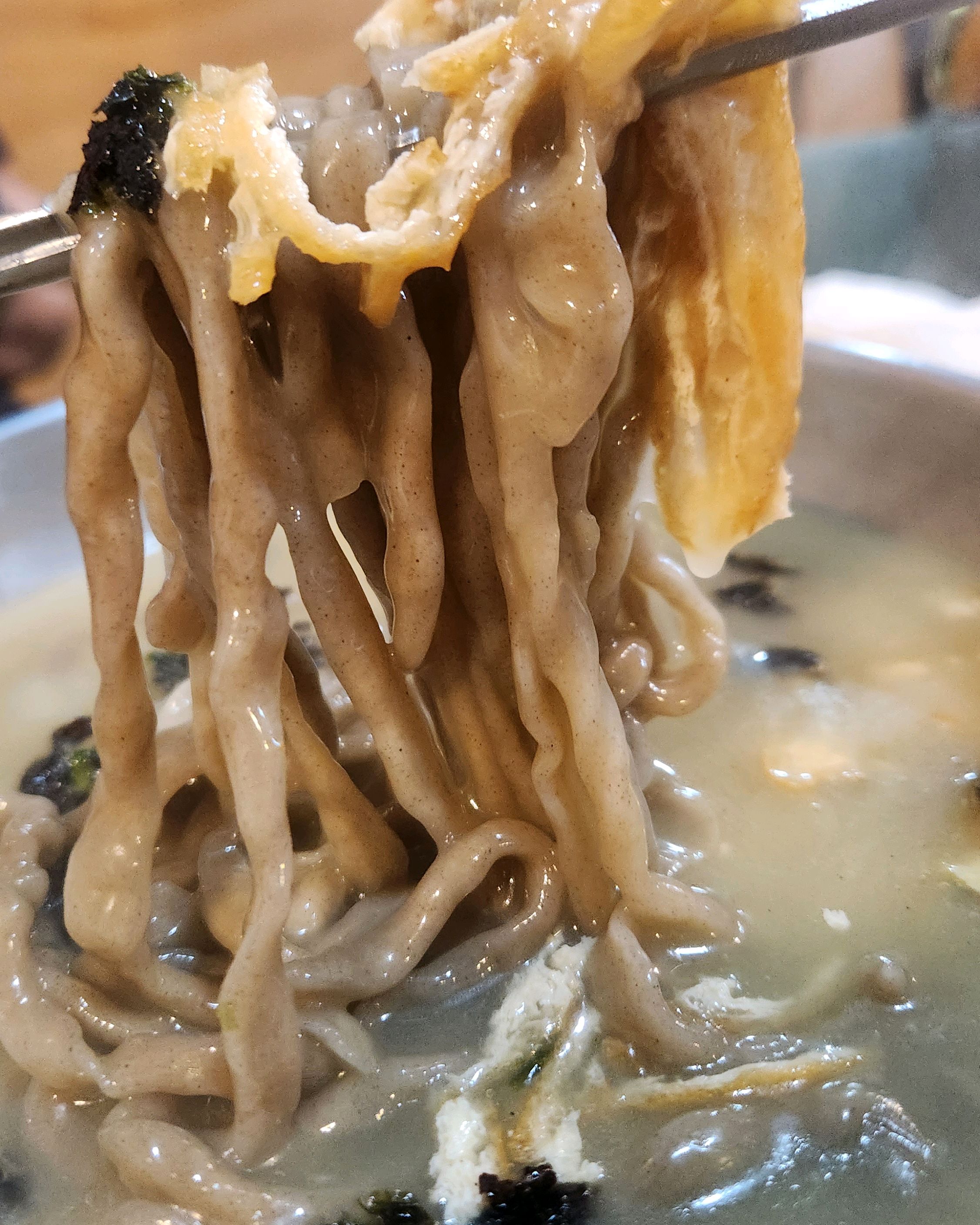 연예인 싸인 맛집이네요.^^ - 제주 맛집 중문수두리보말칼국수