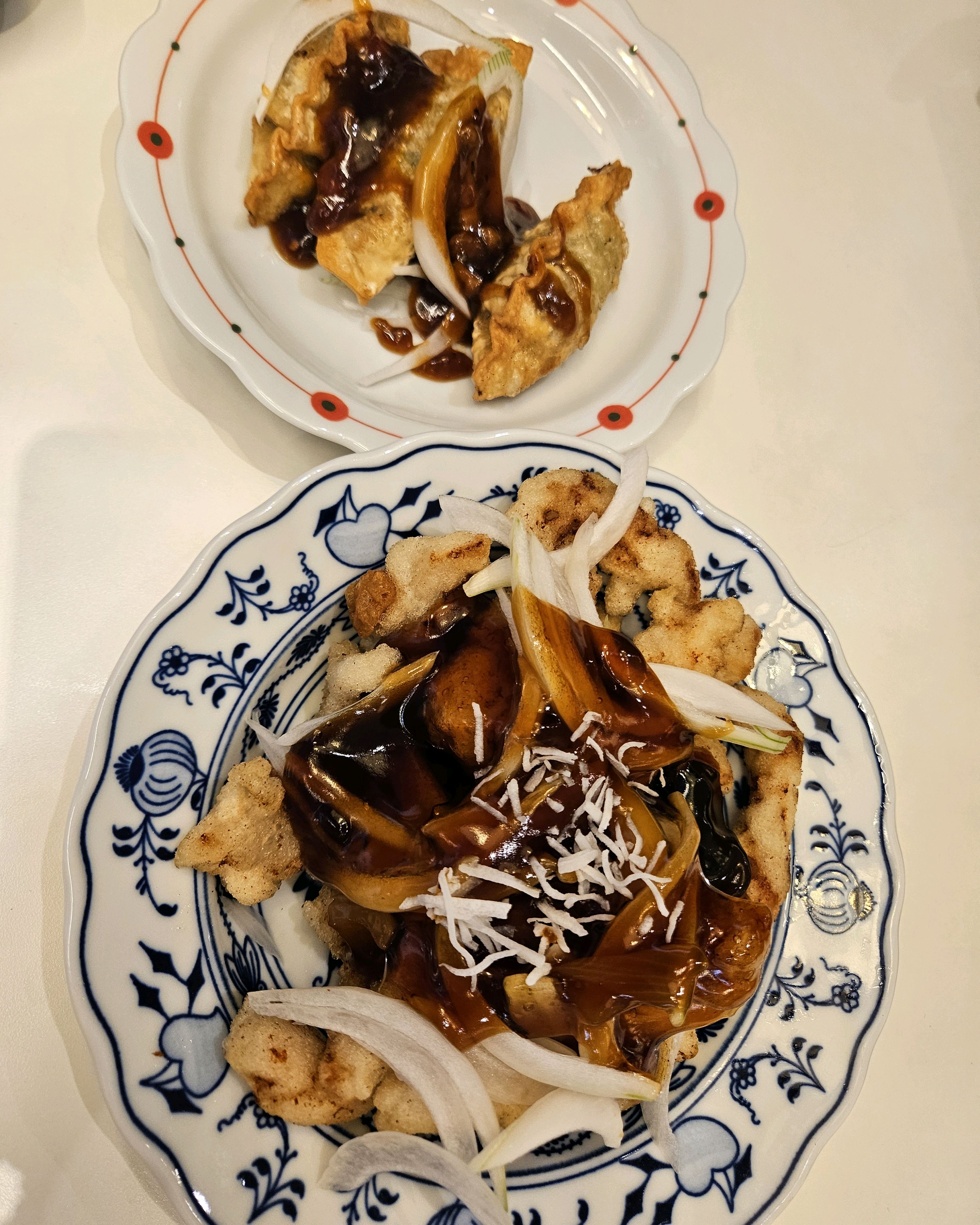 간짜장이 맛있어보여 가족과 함께 방문했어요 4인테이블 3개, 2인테이블 4개라 잠시 대기했