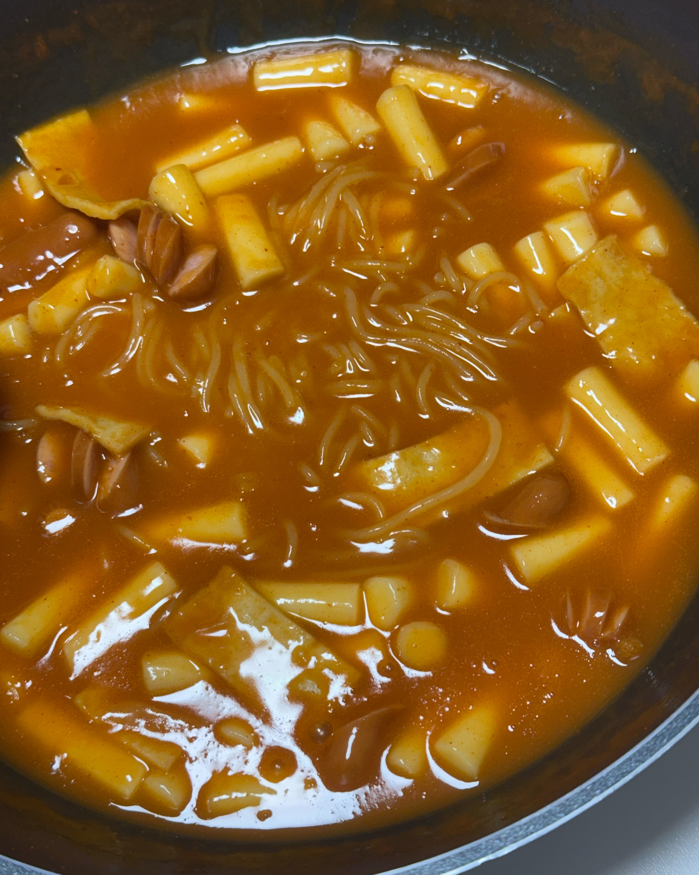 쫄면이랑 소시지 넣으니 더 맛잇어요 - 인천 맛집 남동공단떡볶이