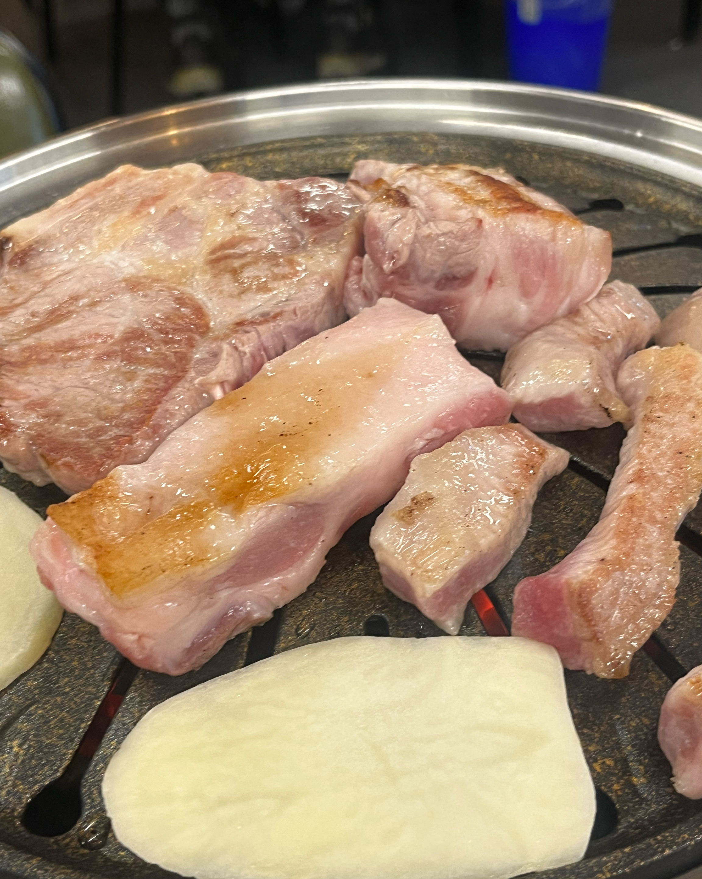 고기질이 너무 좋고 편하게 구워주세요! - 천호동 맛집 천호돈 천호본점