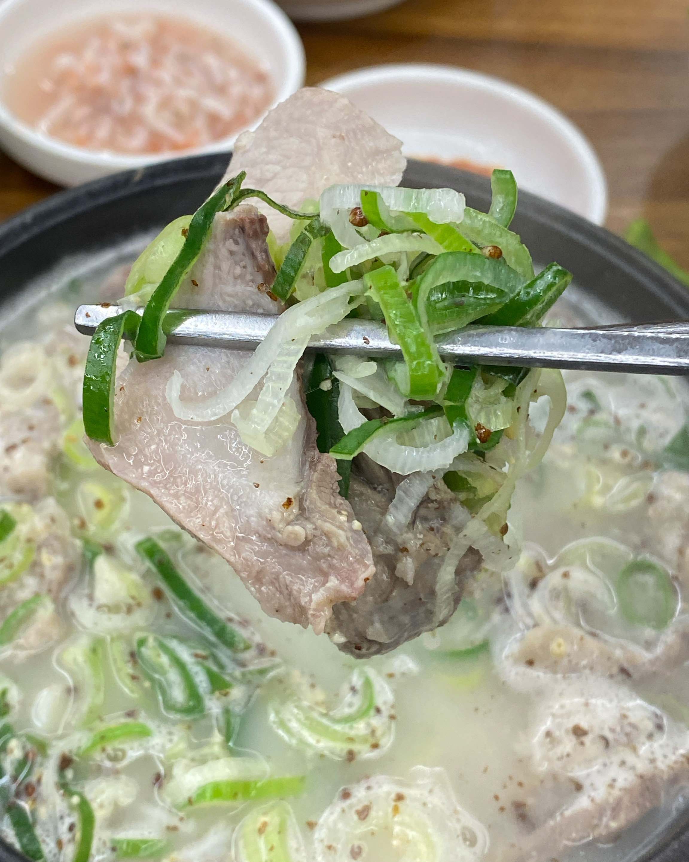 비오는 날에 생각나서 먹었어요 담백하고 구수한 맛에 몸이랑 마음이 따뜻해져요 속도 든든합니
