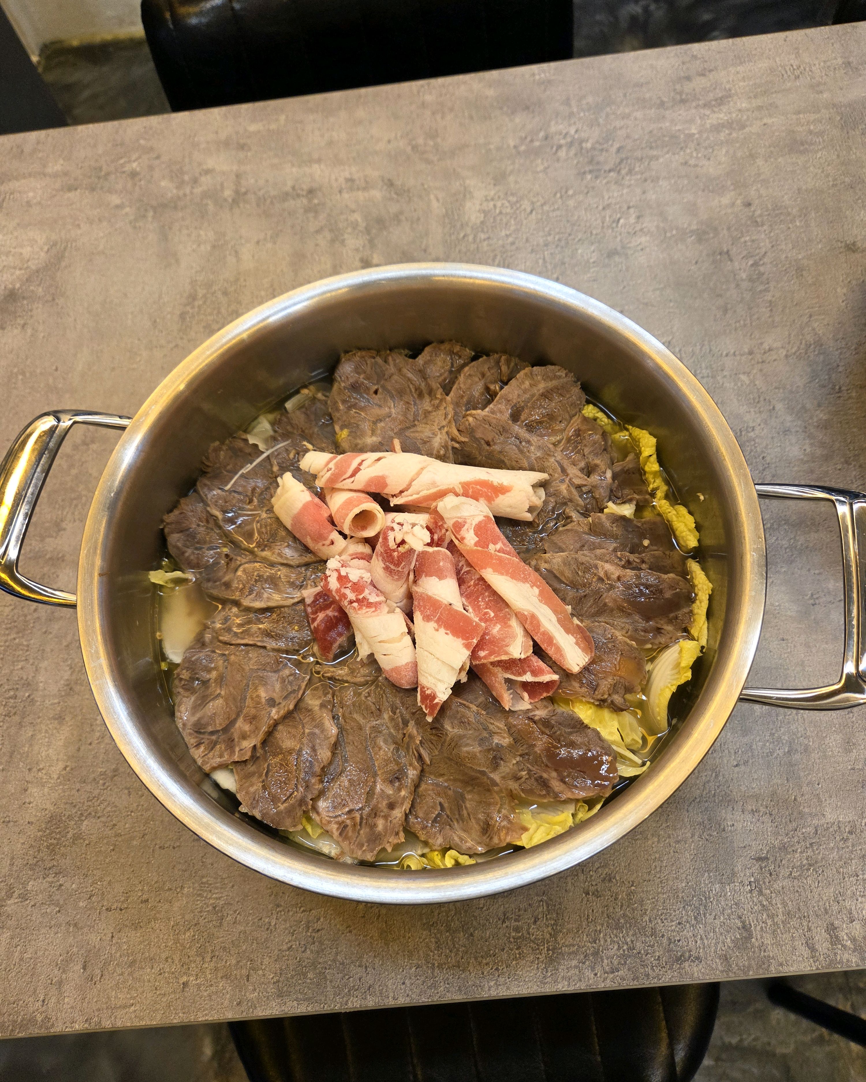 우리동네맛집에 올라와서 와봤어요 .양도 푸짐하고 사장님도 친절해서 비오는 날에 자주 이용할