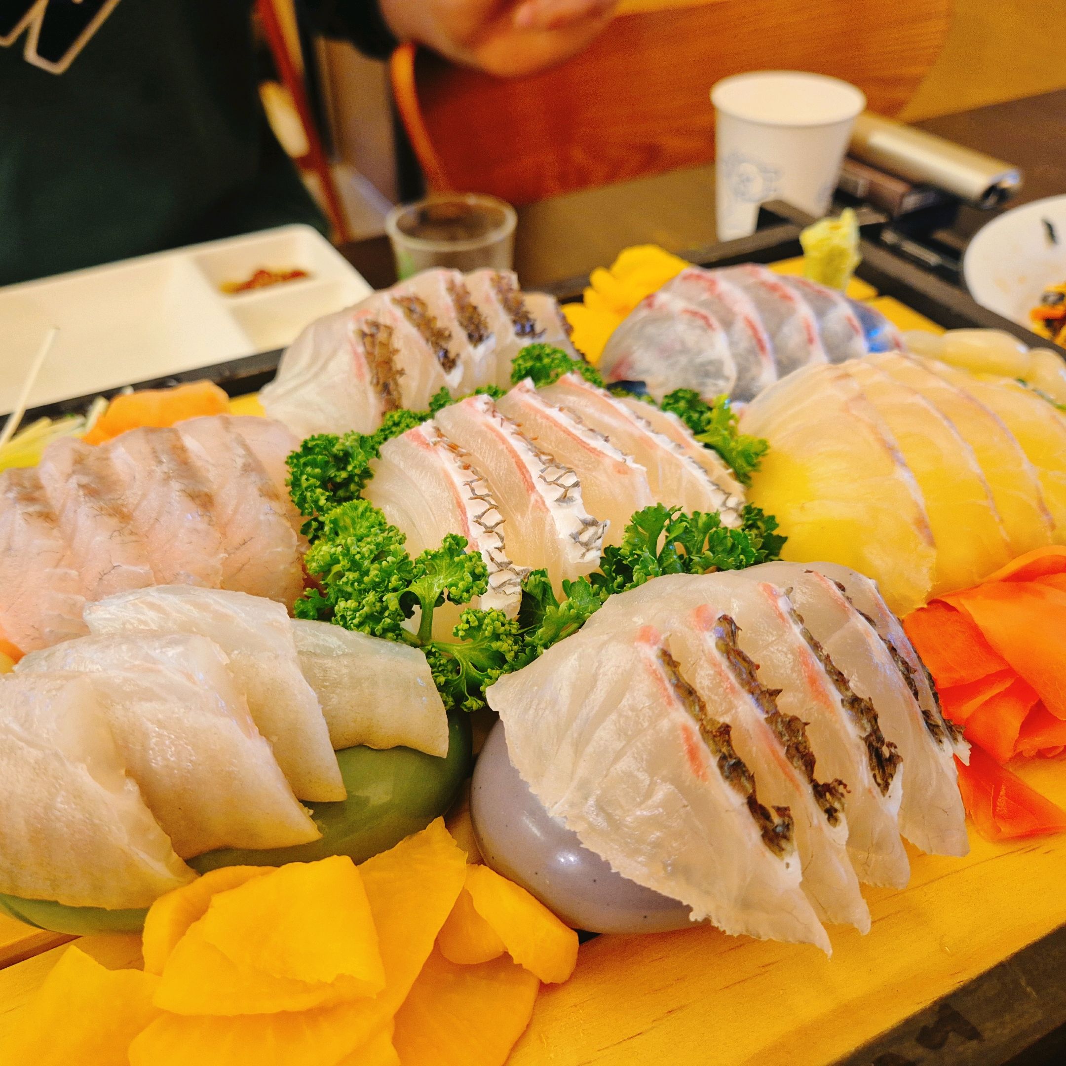 오랜만에 회 먹으러왔는데 부위도 알차고 너무 맛있었네요🫶🫶🫶🫶 완전 추천합니다!❣️ - 불당동 맛집 물고기자리 천안점