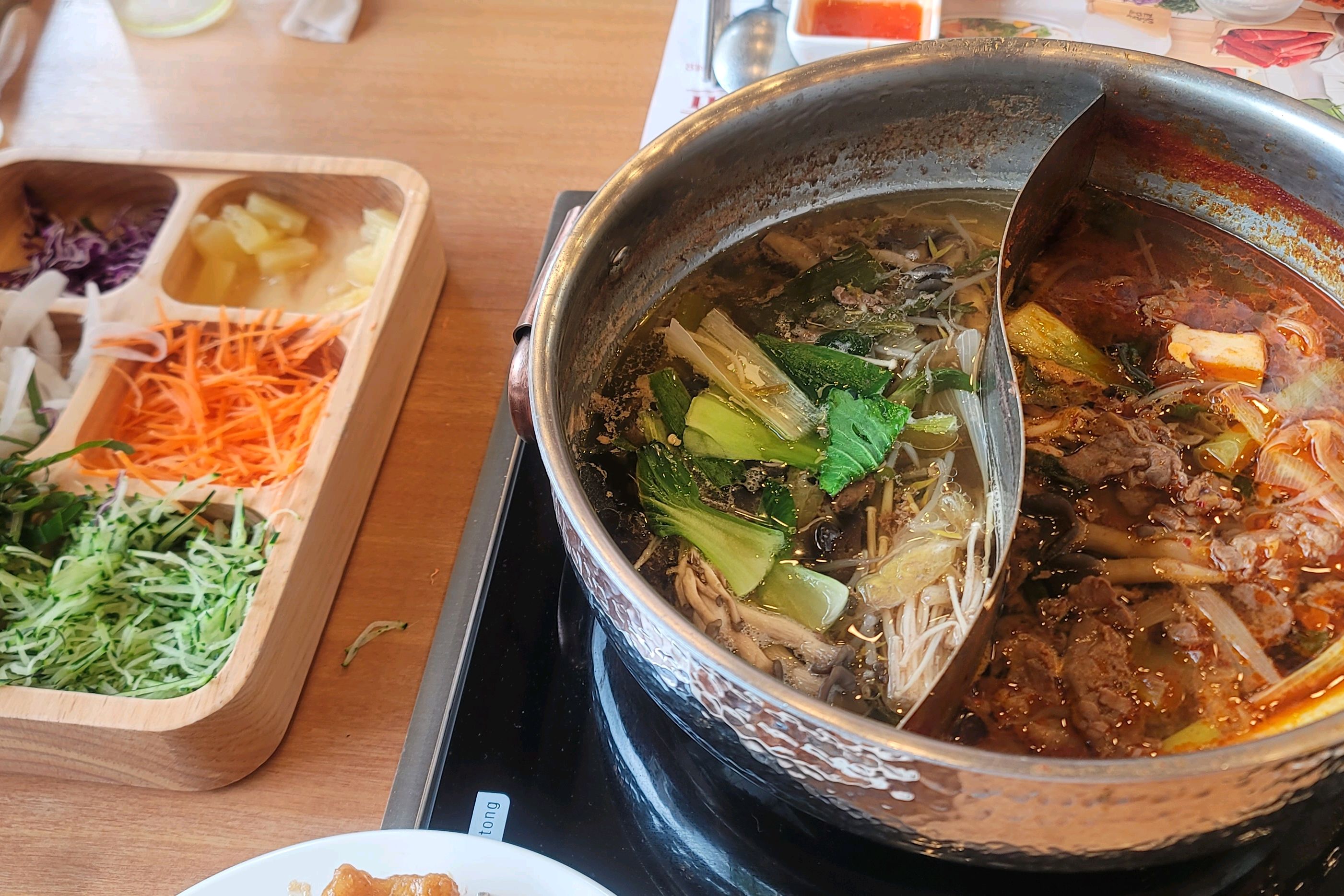 일단 매장 넓고 주차자리도 넉넉하고 - 신내동 맛집 샤브올데이 서울신내점