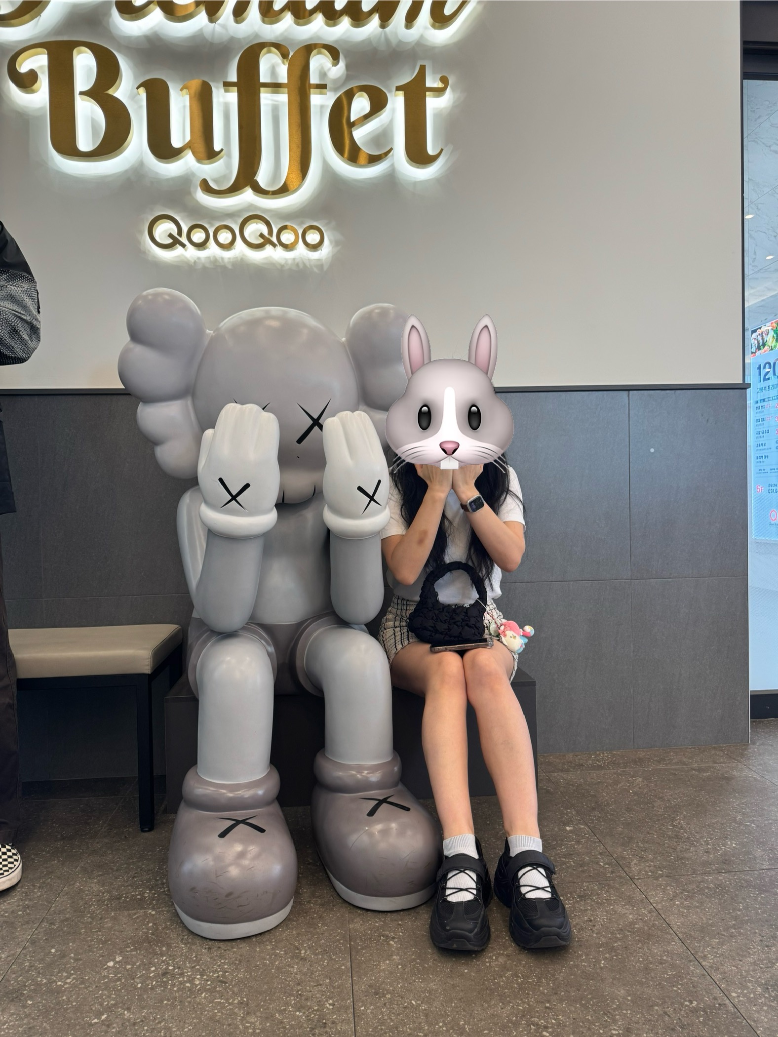 쿠우쿠우 송탄점만 다니다가 요기는 처음가봤어요. 음.. 우선은... 바닥도 음식떨어져서 전