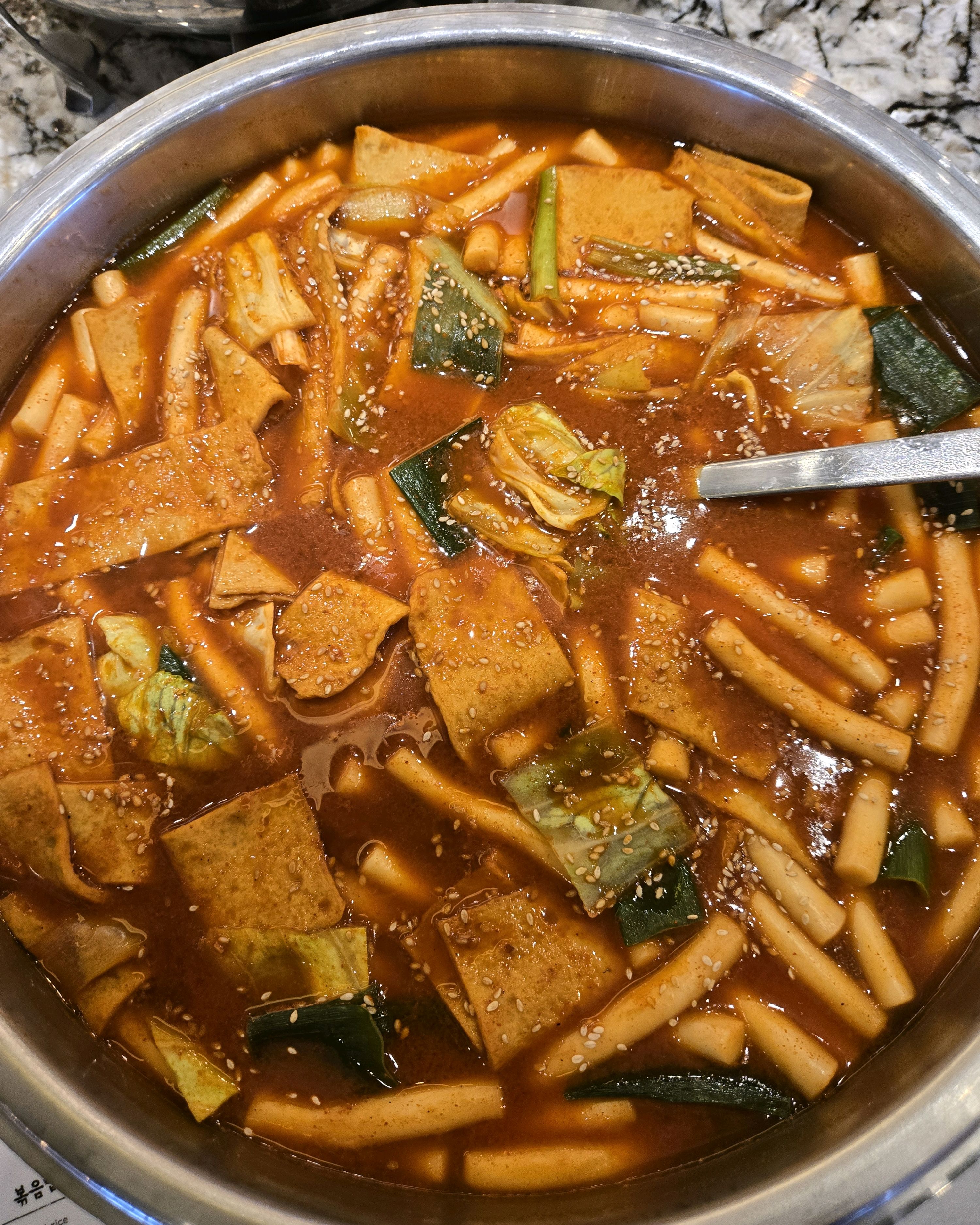 지하철역에서도 가깝고 진구들과 수다 떨기도 좋네요. 큰 창문으로 보이는 사상 주변 뷰도 끝
