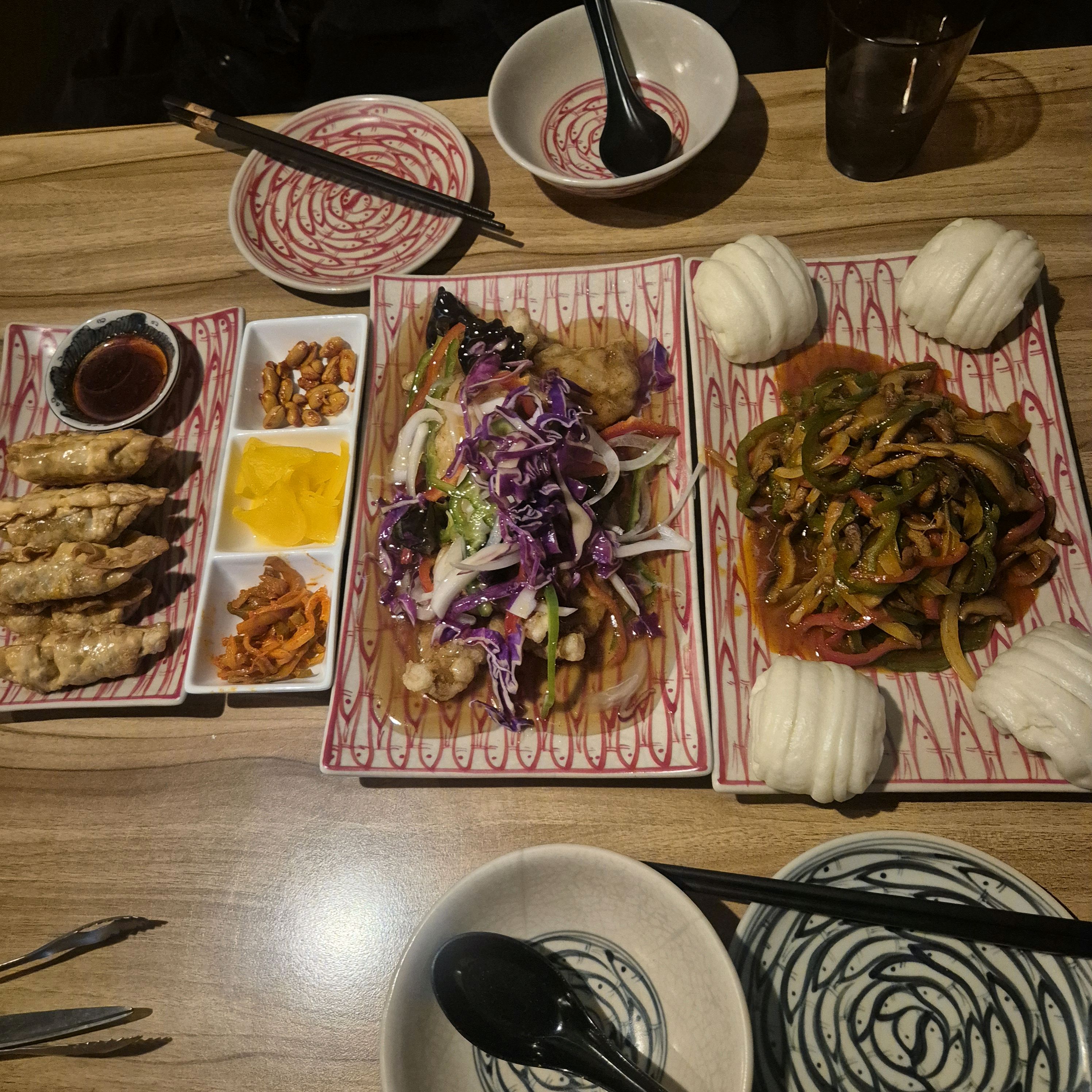 찹쌀탕수육 쫄깃쫄깃 넘 맛나구 고추잡채도 꽃빵에 싸먹으니 꿀맛!!❤️ 군만두 따끈하고 바삭