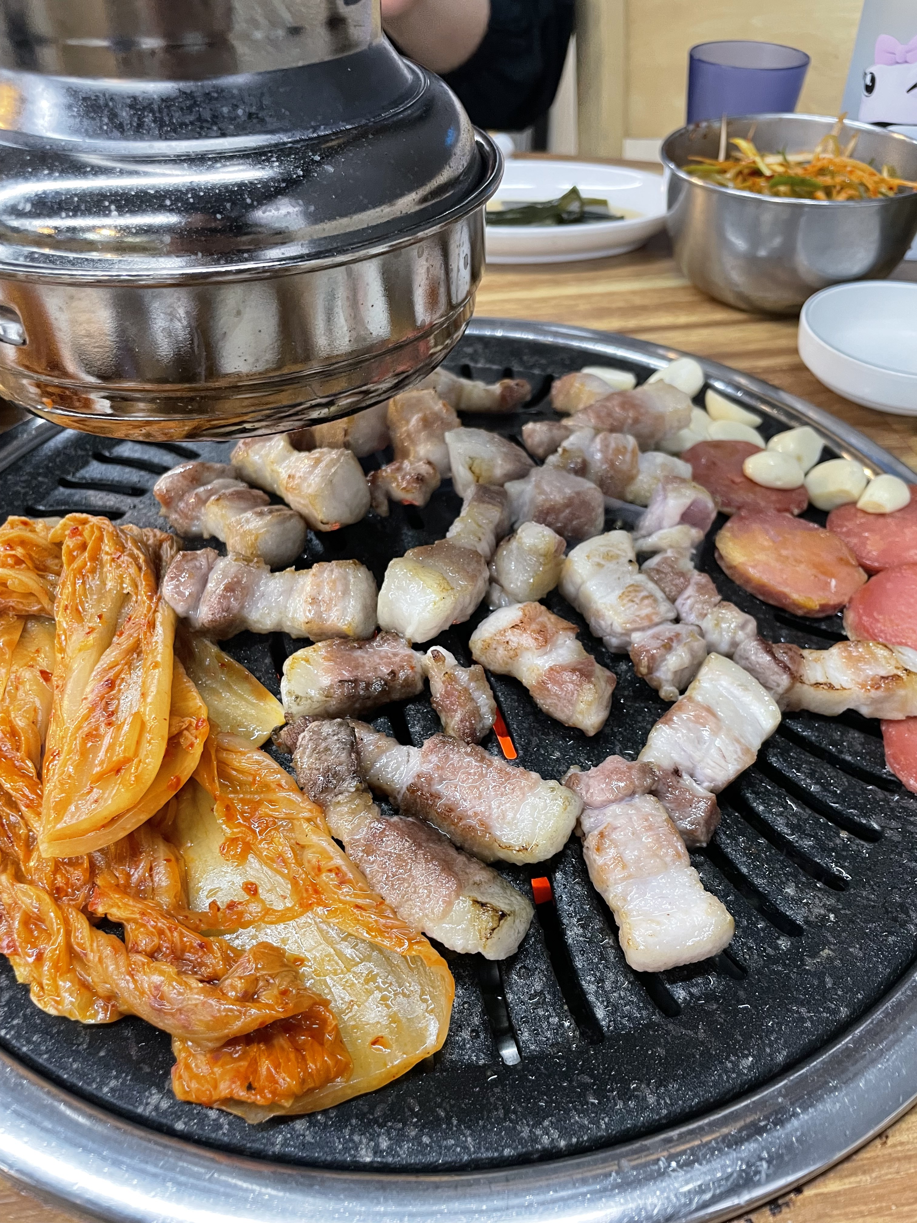 호매실동에서 고기 먹으러 왔어요!! 고기는 당연 맛있고 반찬들 모두 맛있어서 또 방문할 예