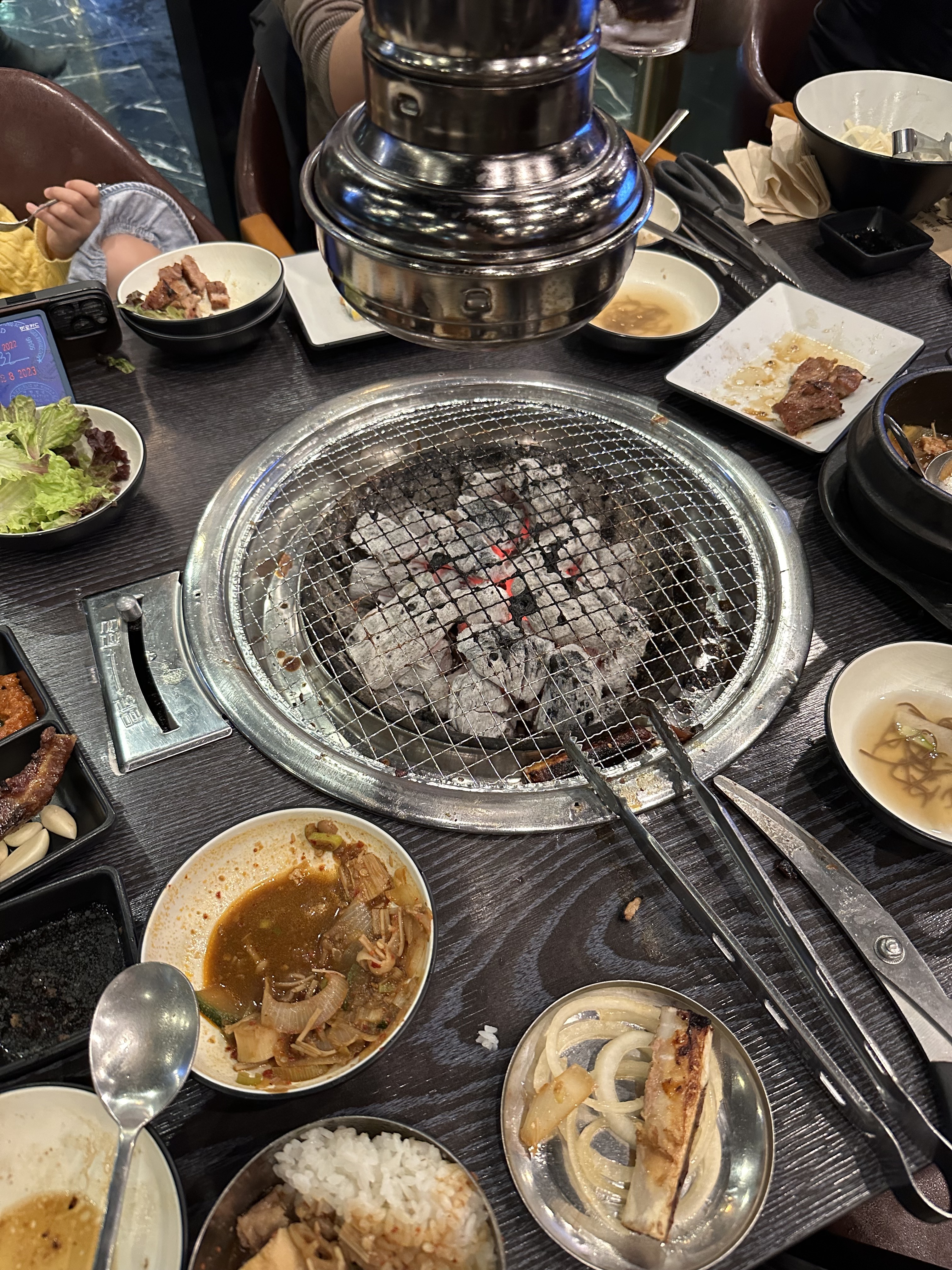 4살 아이와 먹을만한게 한정되어 있어서 여행와서도 돼지갈비집 왔는데 여기 좋네요. 가게도