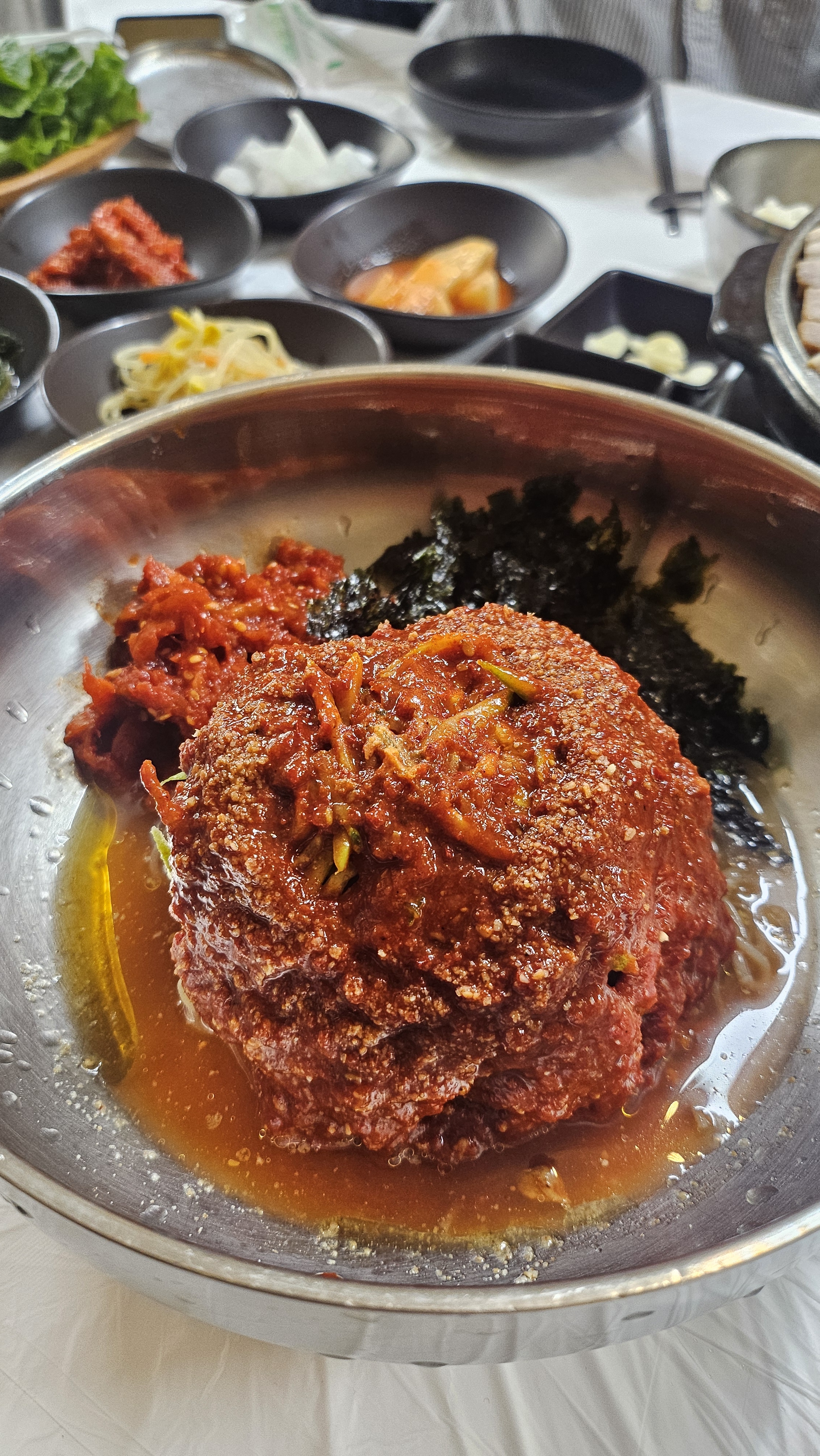 아기랑 같이 속초놀러와서 첫끼로 먹었어요!! 막국수랑 수육 옹심이 다 맛있고 양도 엄청많아
