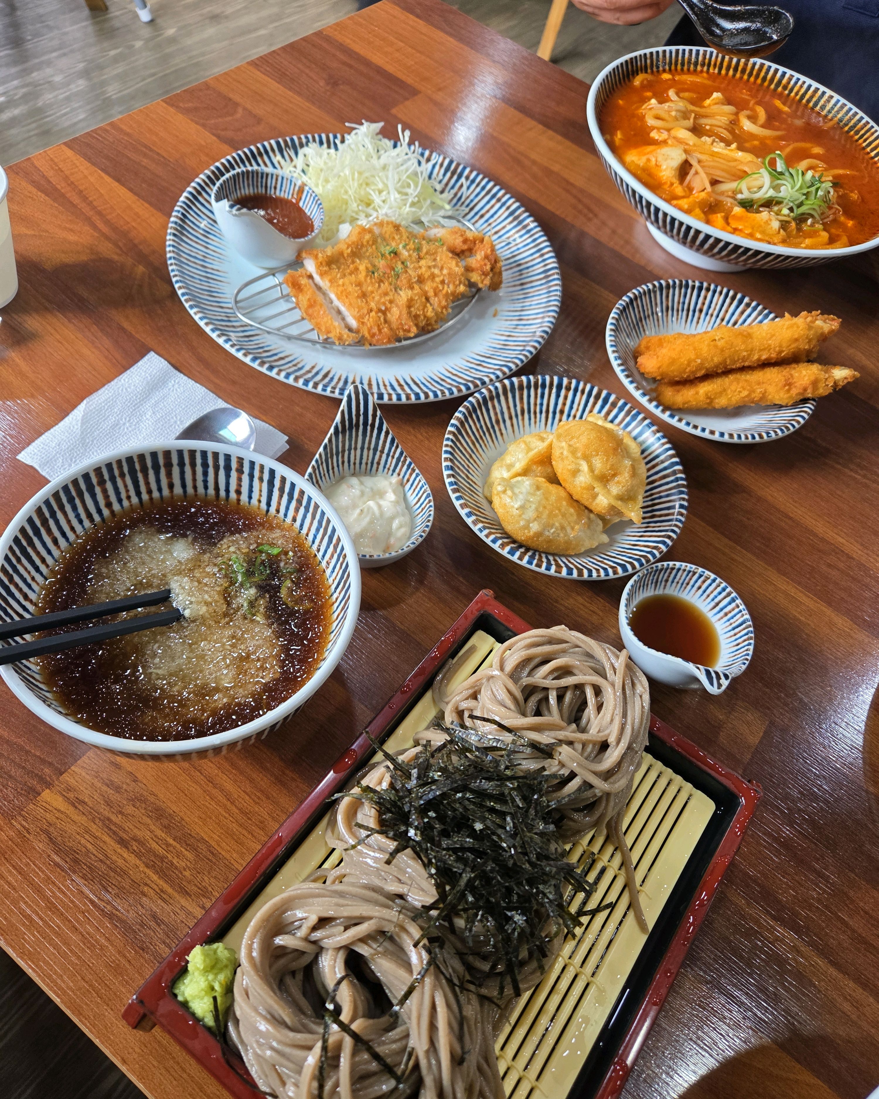 가게 이름에 소바 들어가있는 만큼 소바가 정말 맛있었어요! 면도 쫄깃하고 모밀육수도 너무