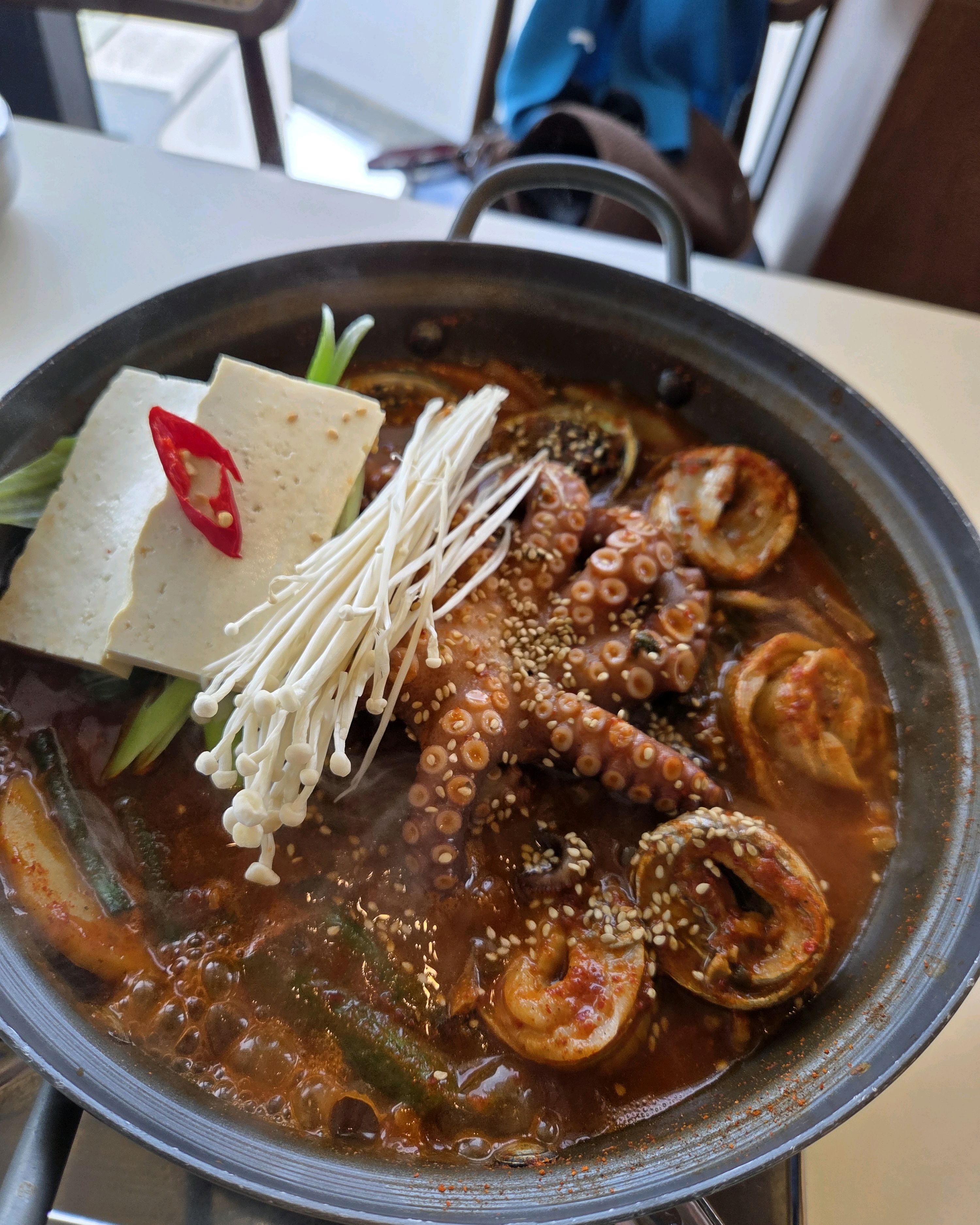 갈치조림 맛있게 먹었습니다~! 월정리해수욕장 바로 앞에 있어서 바다보면서 먹을 수 있어서