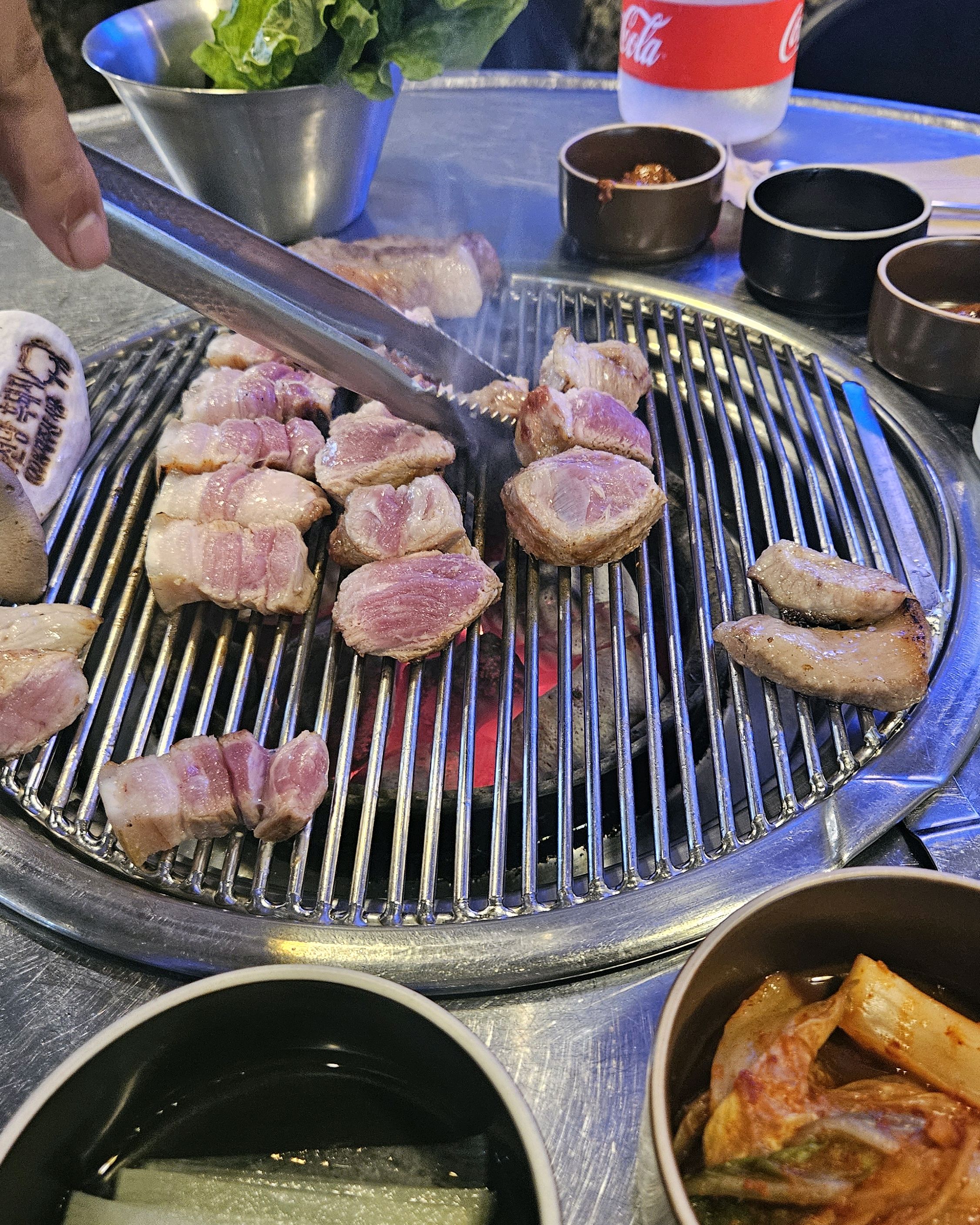 고기 질이 너무 좋고, 이번에 제주도와서 흑돼지 먹자고 했는데 너무 잘 구워 주셔서 맛있게