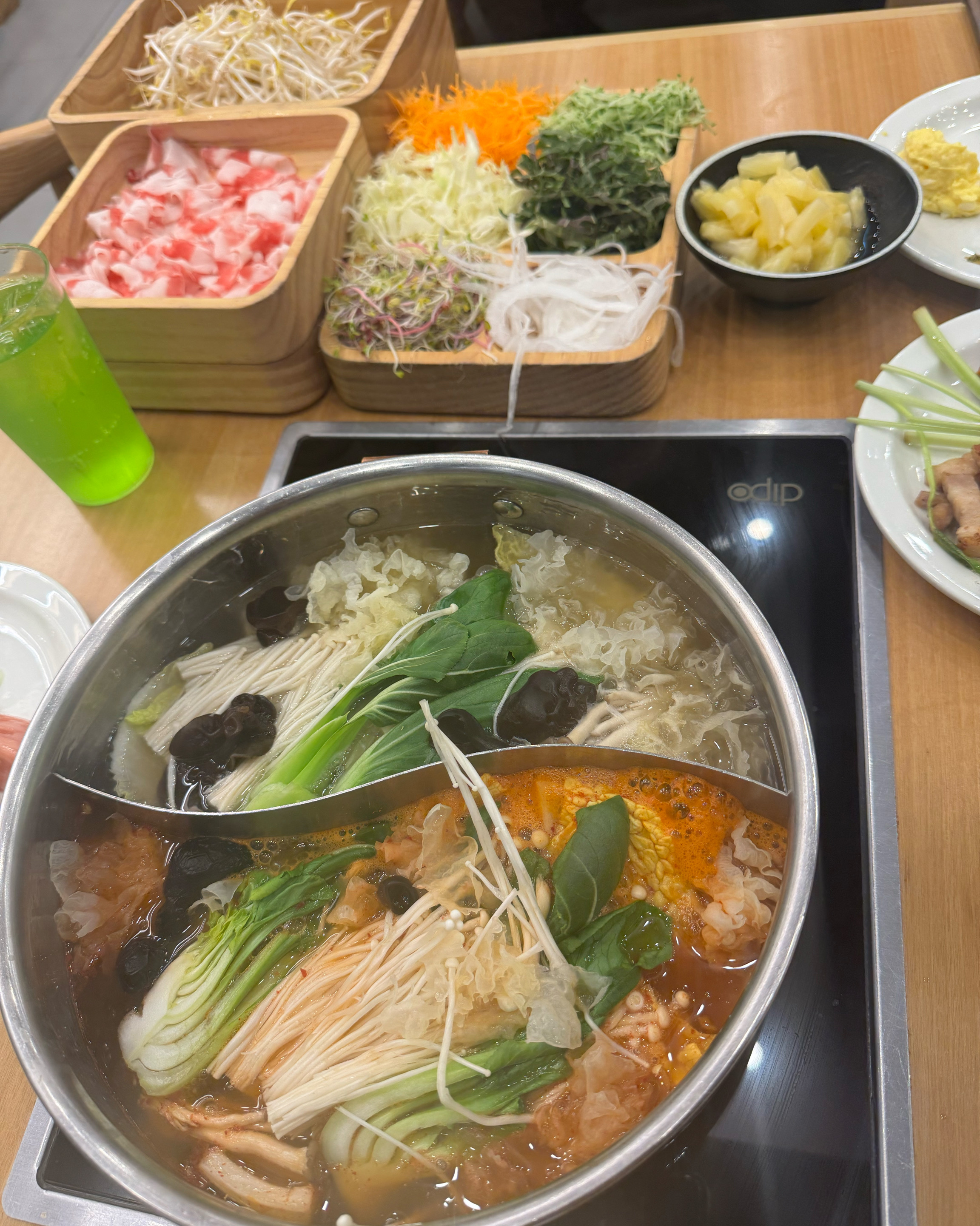 맛있어요~~ 미나리삼겹살도 맛있고 배터지게 먹었어용 ㅎㅎ - 인천 가정동 맛집 샤브올데이 인천가정점