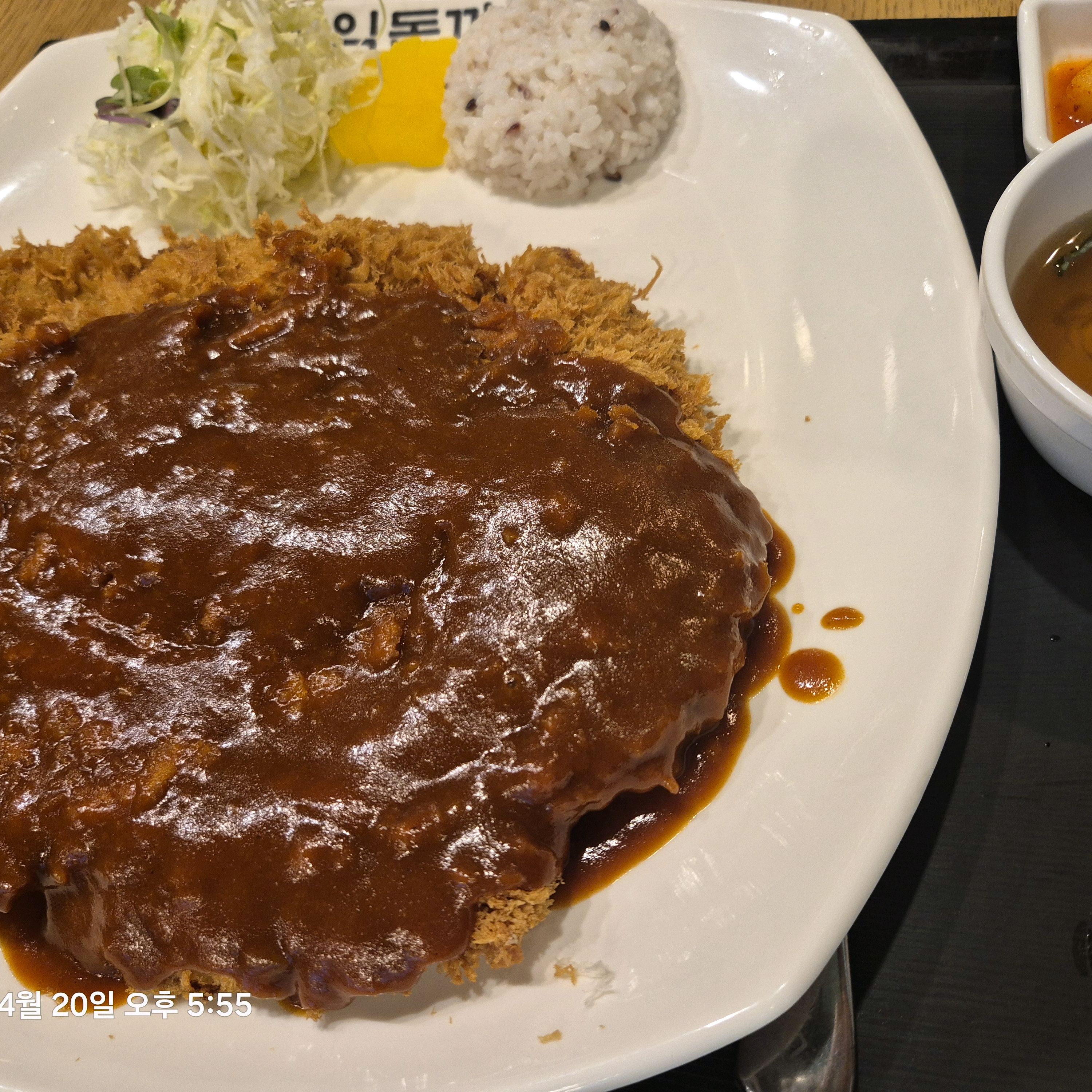 다양한 음식을 한 자리에서 맛있게 즐길수 있어서 좋아요 언제나 빠삭빠삭 맛있는 돈까스 - 구미 구평동 맛집 홍익돈까스 구미구평점