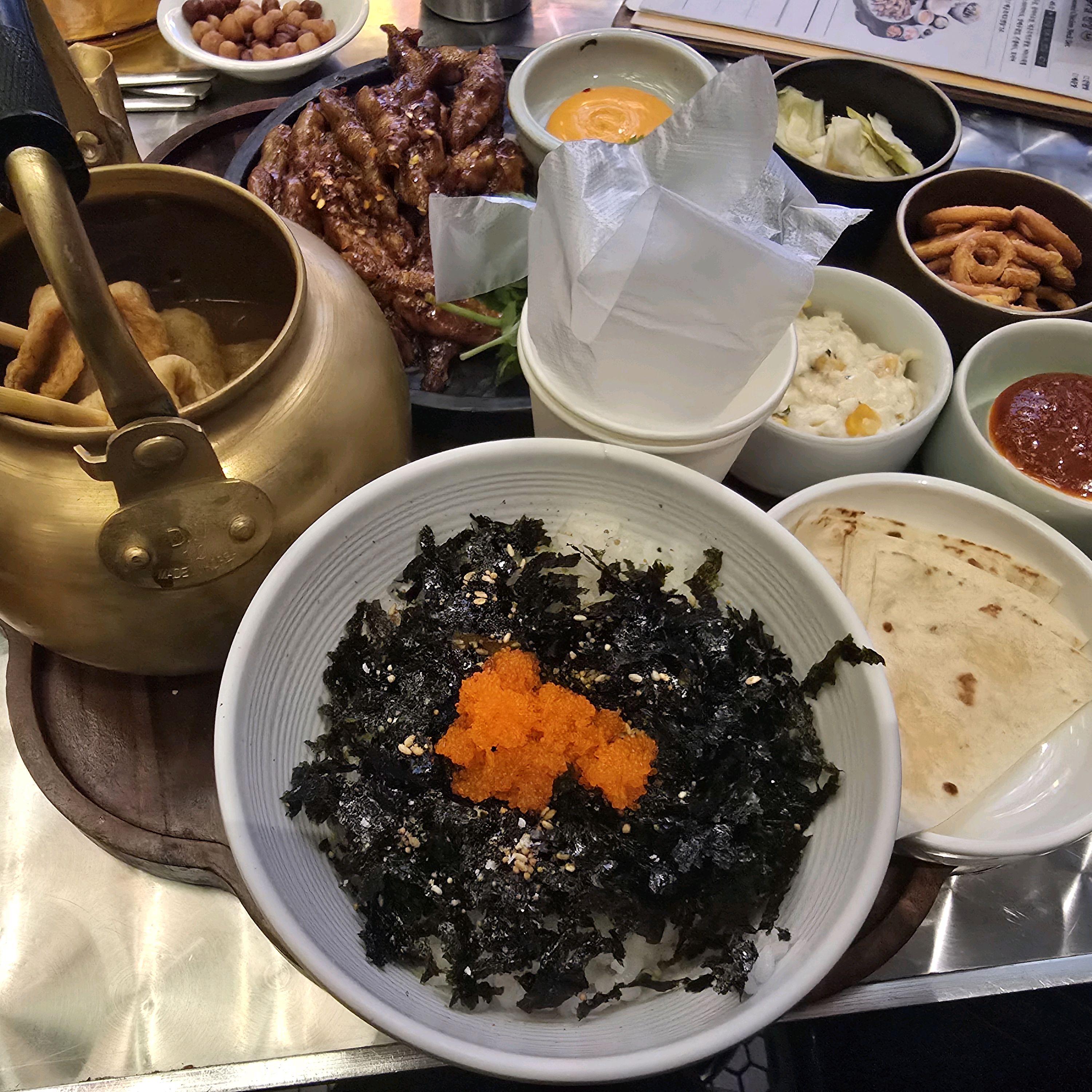 압구정로데오의 한식주점 아따 압구정점!! 한상세트 구성이 너무 알차서 좋았습니다. 매운 닭