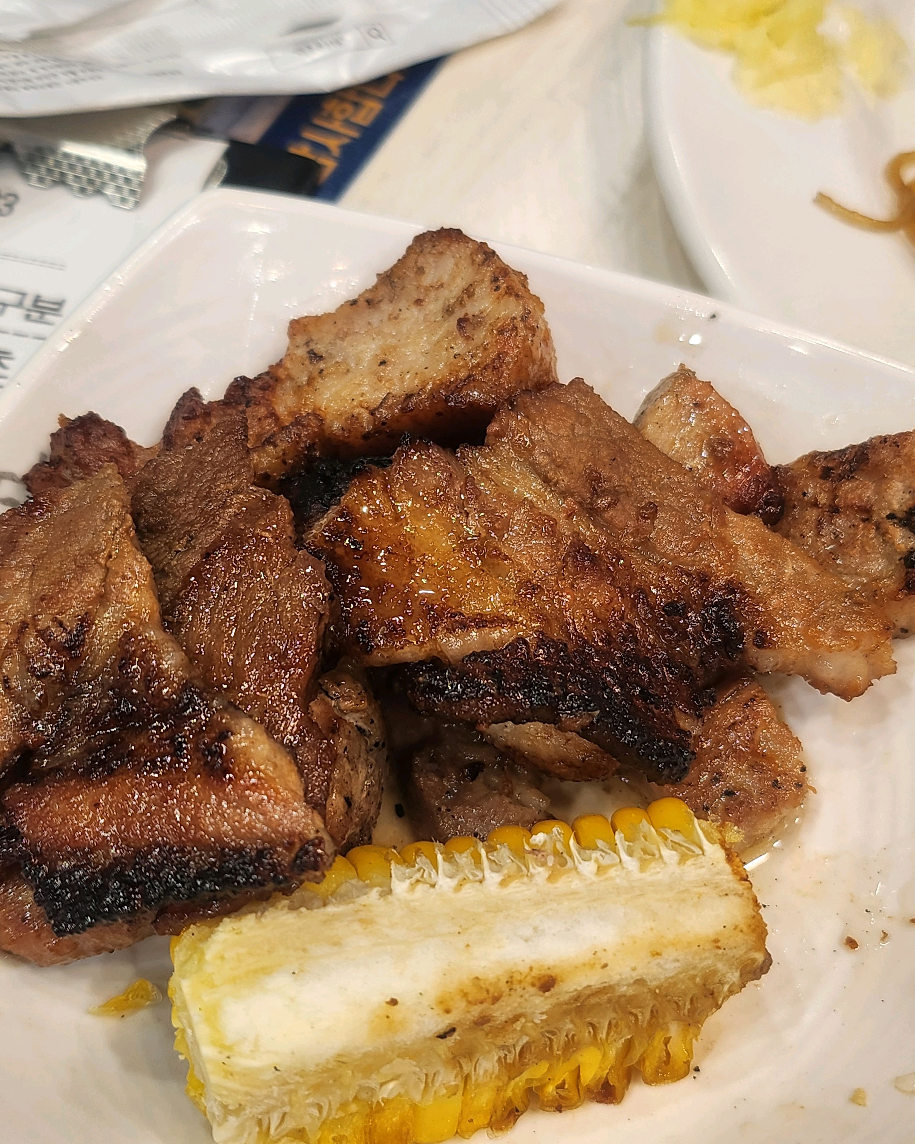 집앞에 새로생긴 데인데 가성비 넘 좋아요~~맛있고 싸고~~요새 둘이서 고기먹고 기분내는데