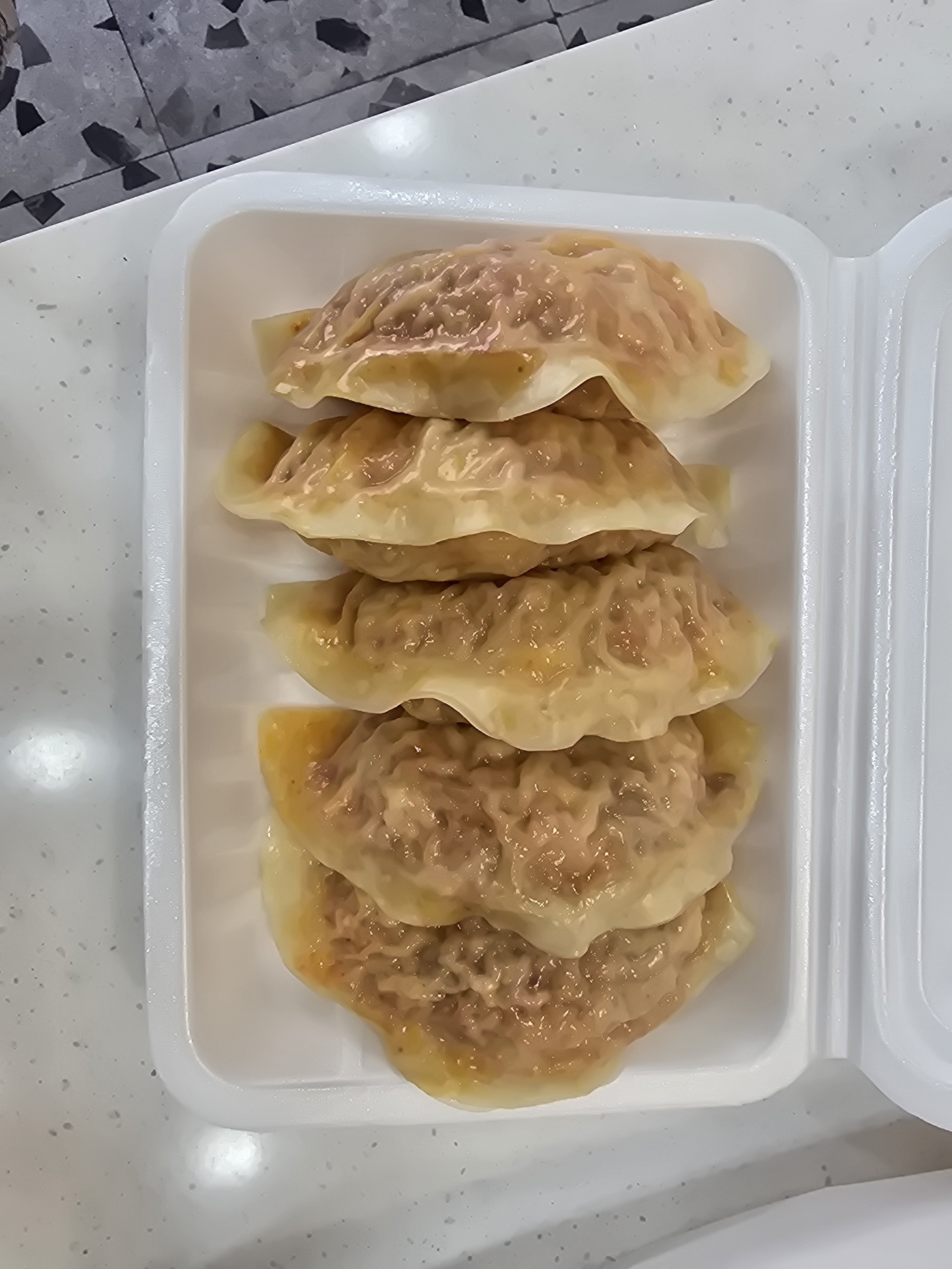 지나가다우연히들른곳인데 만두가엄청크고 피도얇고 - 권선동 맛집 만두에 진심