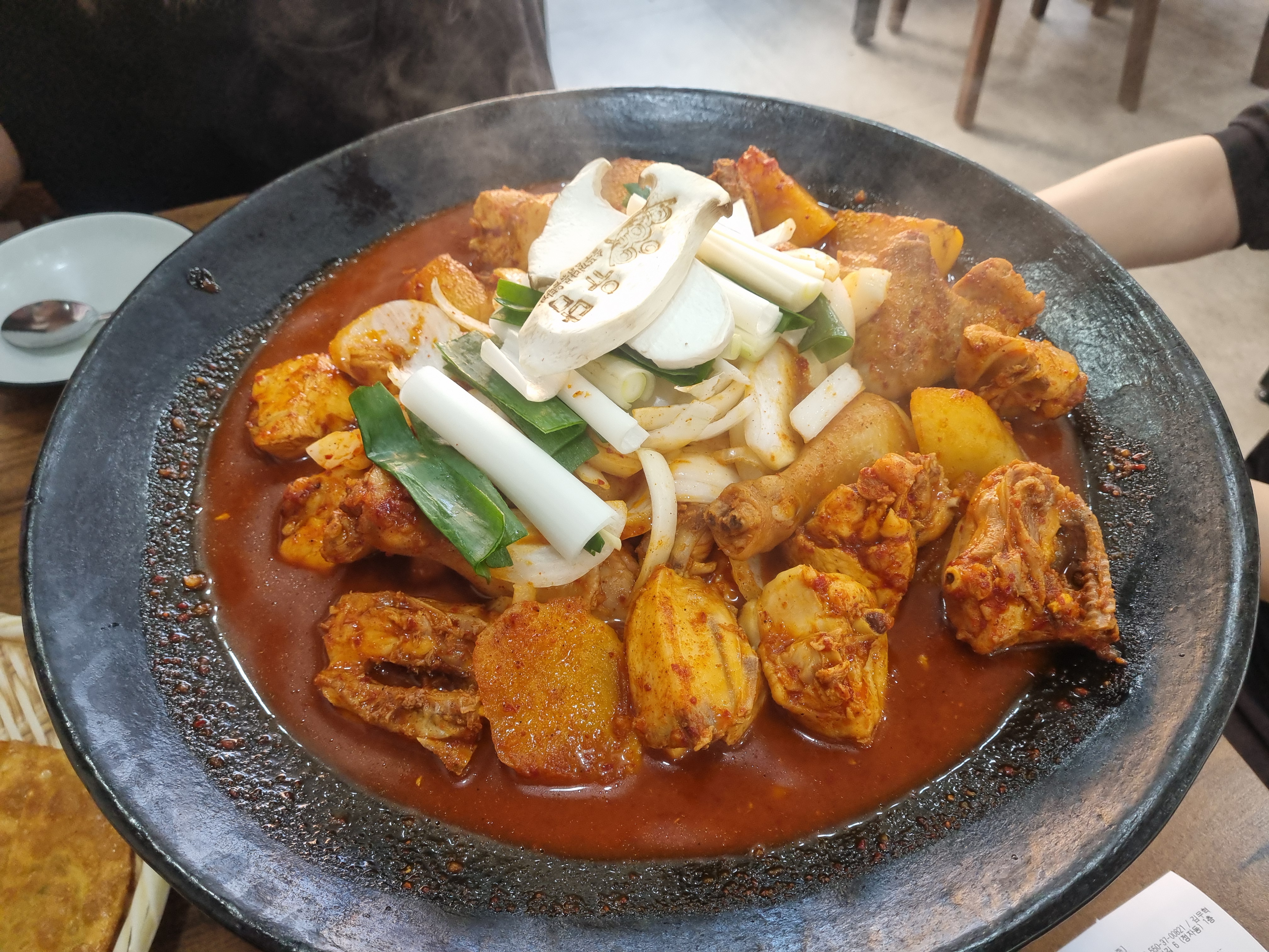 정자역 맛집 유담 솥뚜껑닭볶음탕 분당정자본점 내돈내산 방문리뷰