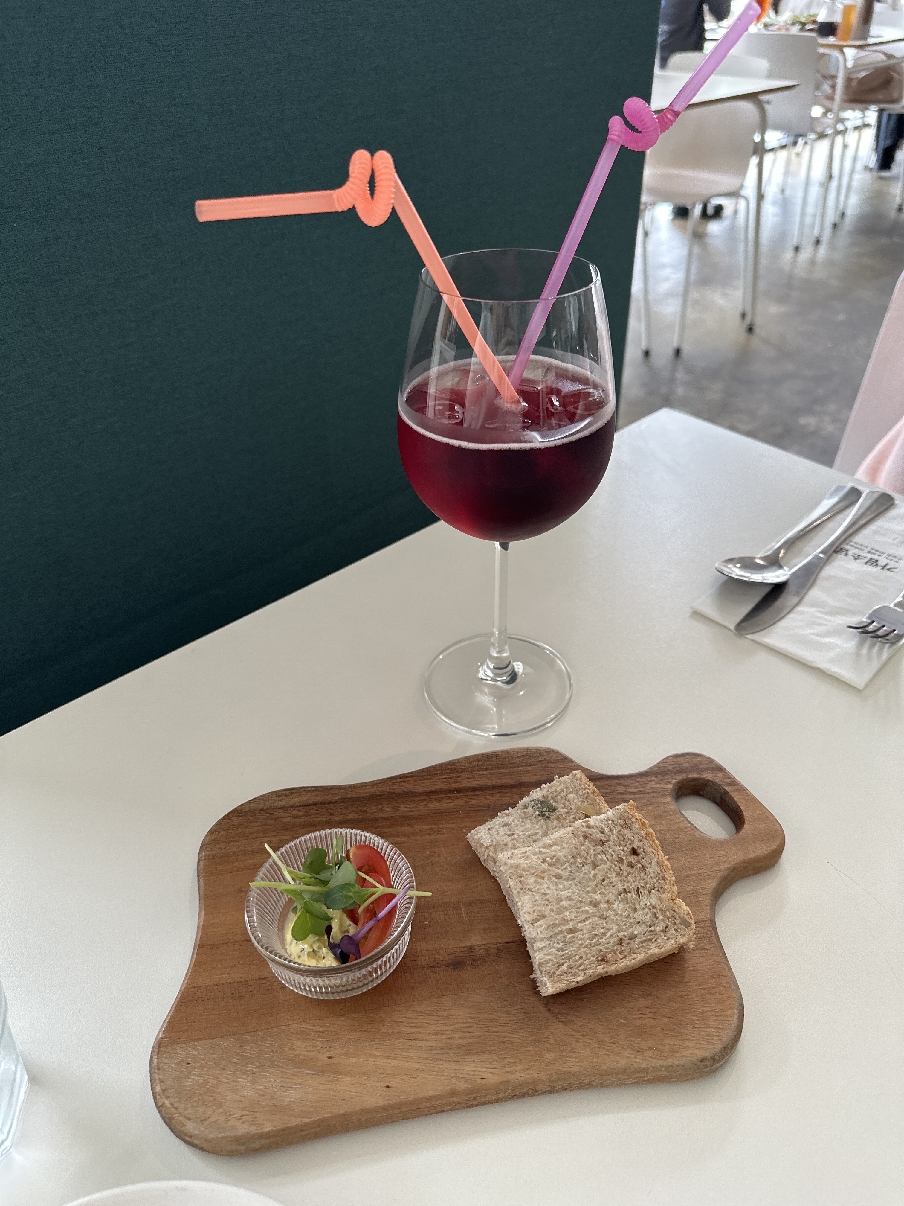 음식종류도 다양하고 매장도 넓어서 아이랑 애용하기 좋은거같아요! 레드와인도 맛있어욯ㅎㅎ - 대전 맛집 가림소담