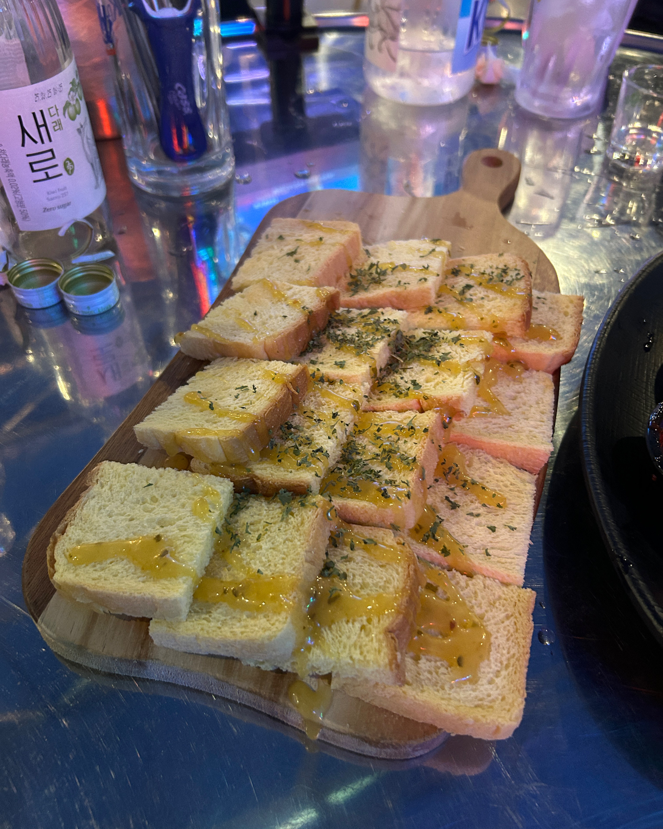 수제비, 보쌈 먹고 토스트 또 먹는중! 맛도 정말 훌륭한데 다 필요없고 직원분들 진짜 친절