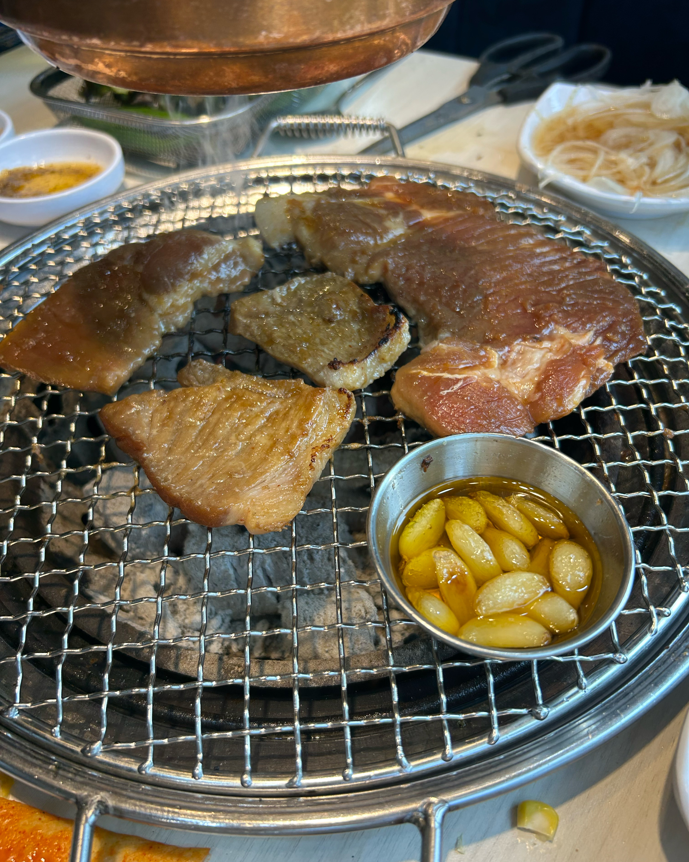 주차 장소 문의차 전화했는데 잘 설명해주시고 가게 앞에서 대기까지 하고 계셨어요 - 부천 여월동 맛집 명륜진사갈비 부천여월점