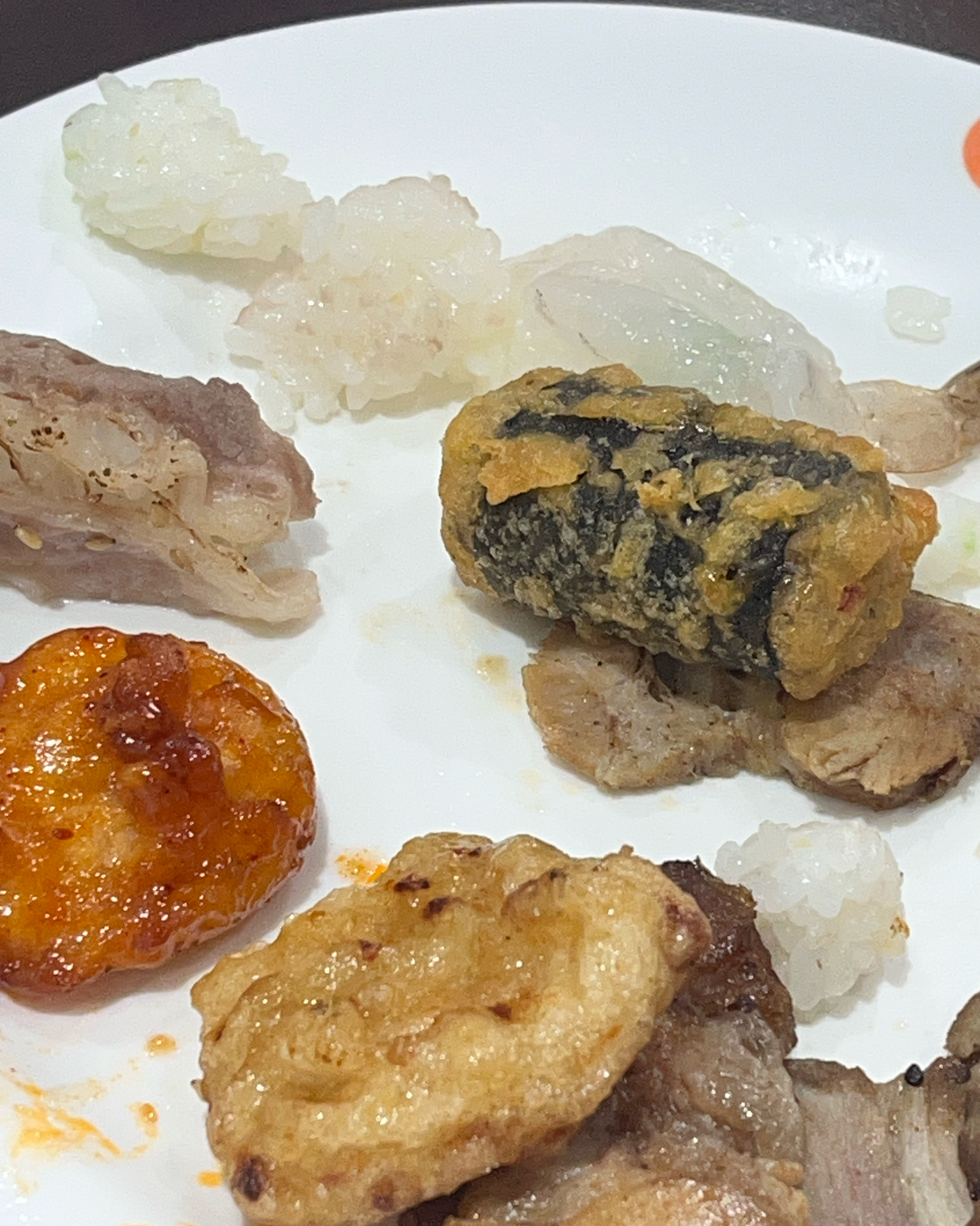 음식 코너에서 바퀴벌레 한 마리가 지나가는 걸 봤어요. - 광주 첨단 맛집 쿠우쿠우 광주첨단점