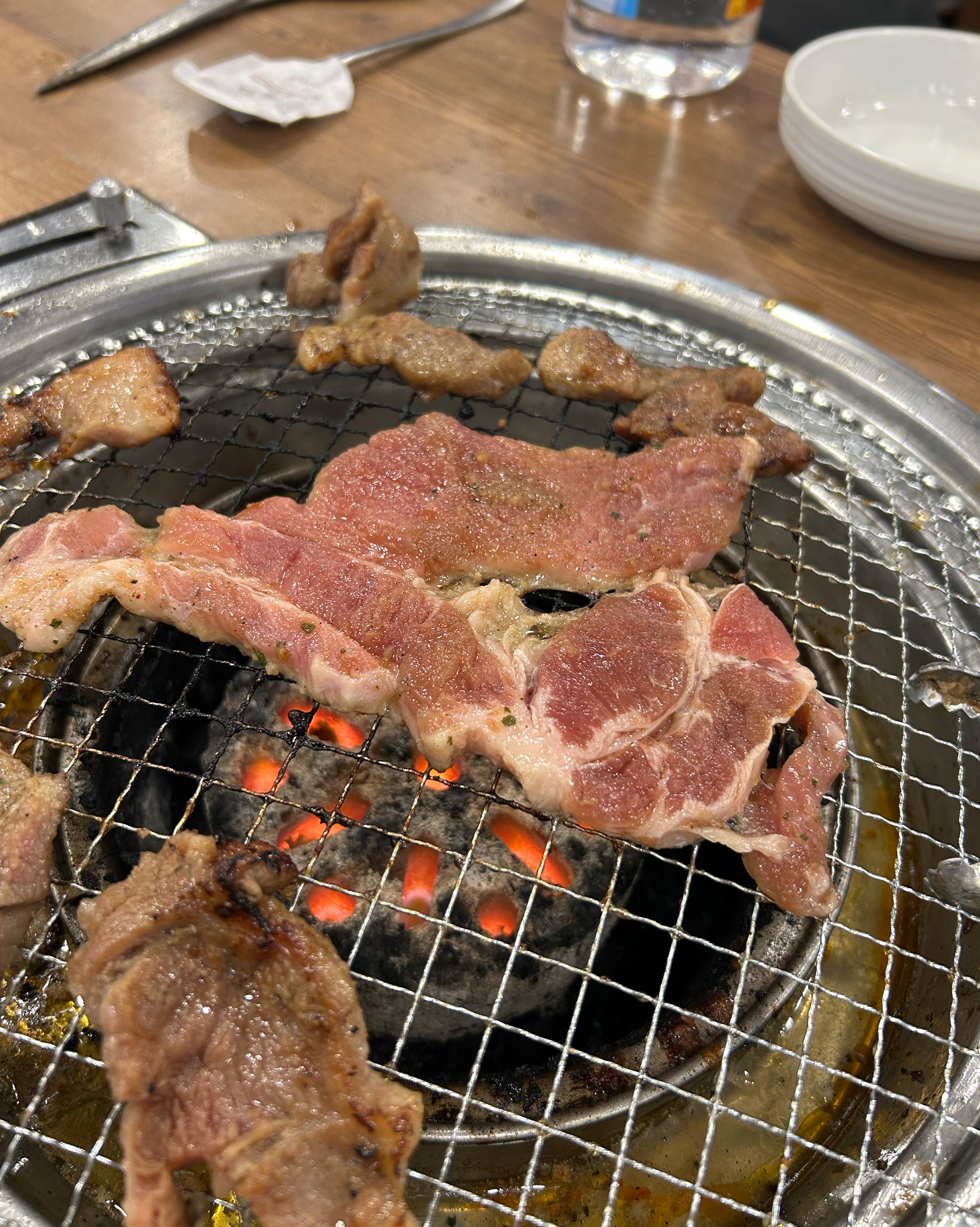 고기가 정말 맛있고 직원들도 매우 친절하고 매장이 - 대전 맛집 구삼무한갈비