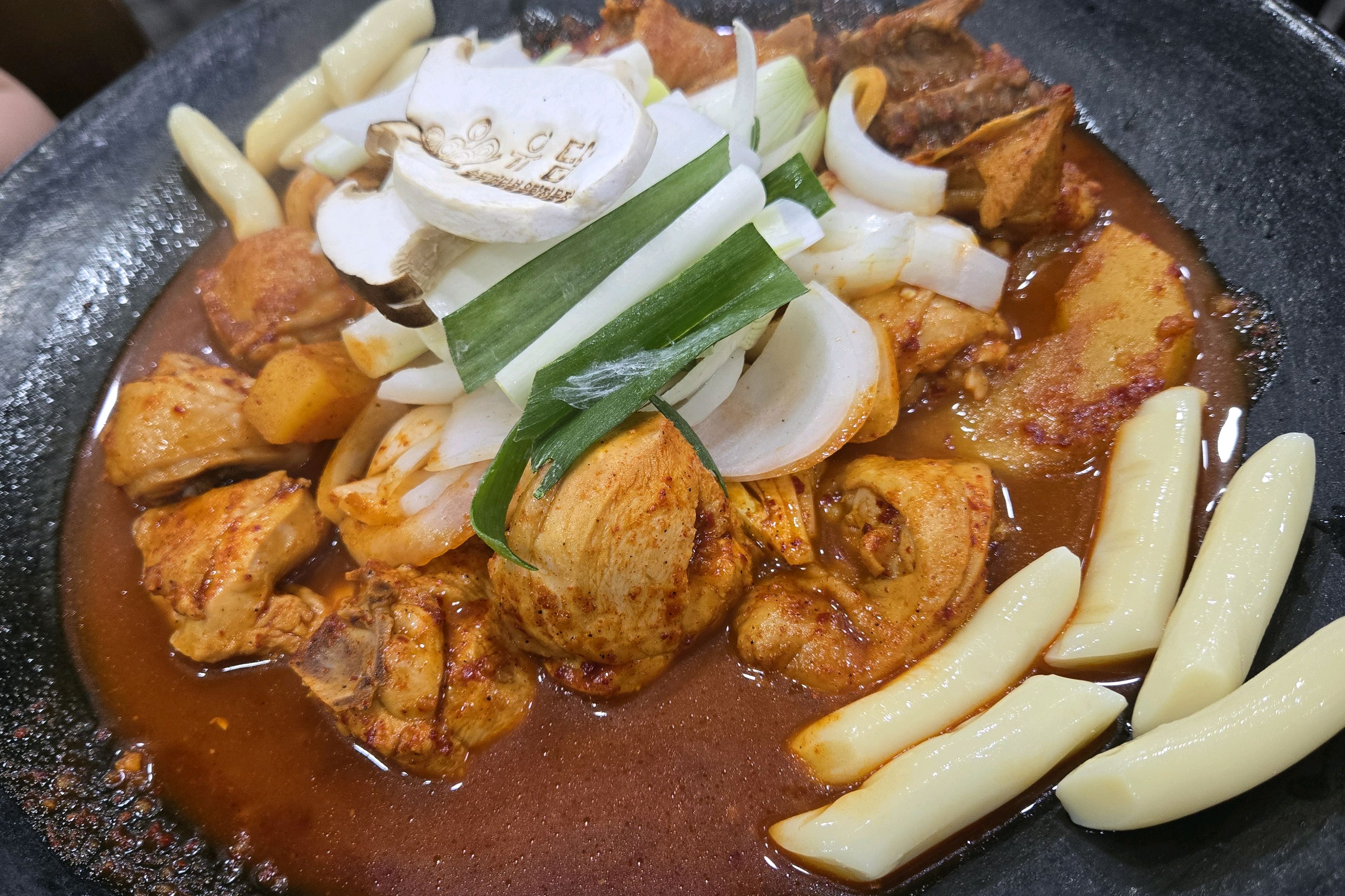 정자역 맛집 유담 솥뚜껑닭볶음탕 분당정자본점 내돈내산 방문리뷰