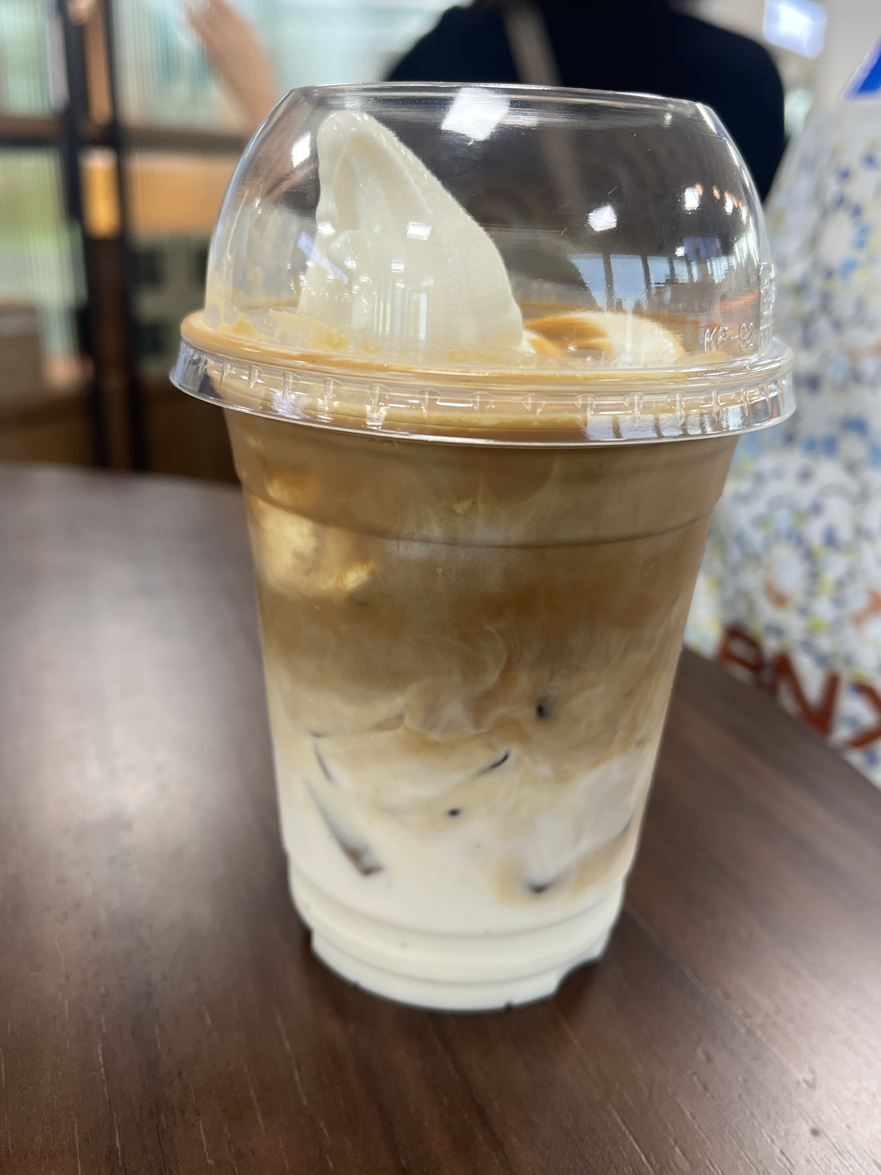 아이스크림 들어있었는데 맛있었어요! - 제주 맛집 폴 바셋 제주공항 국내선점
