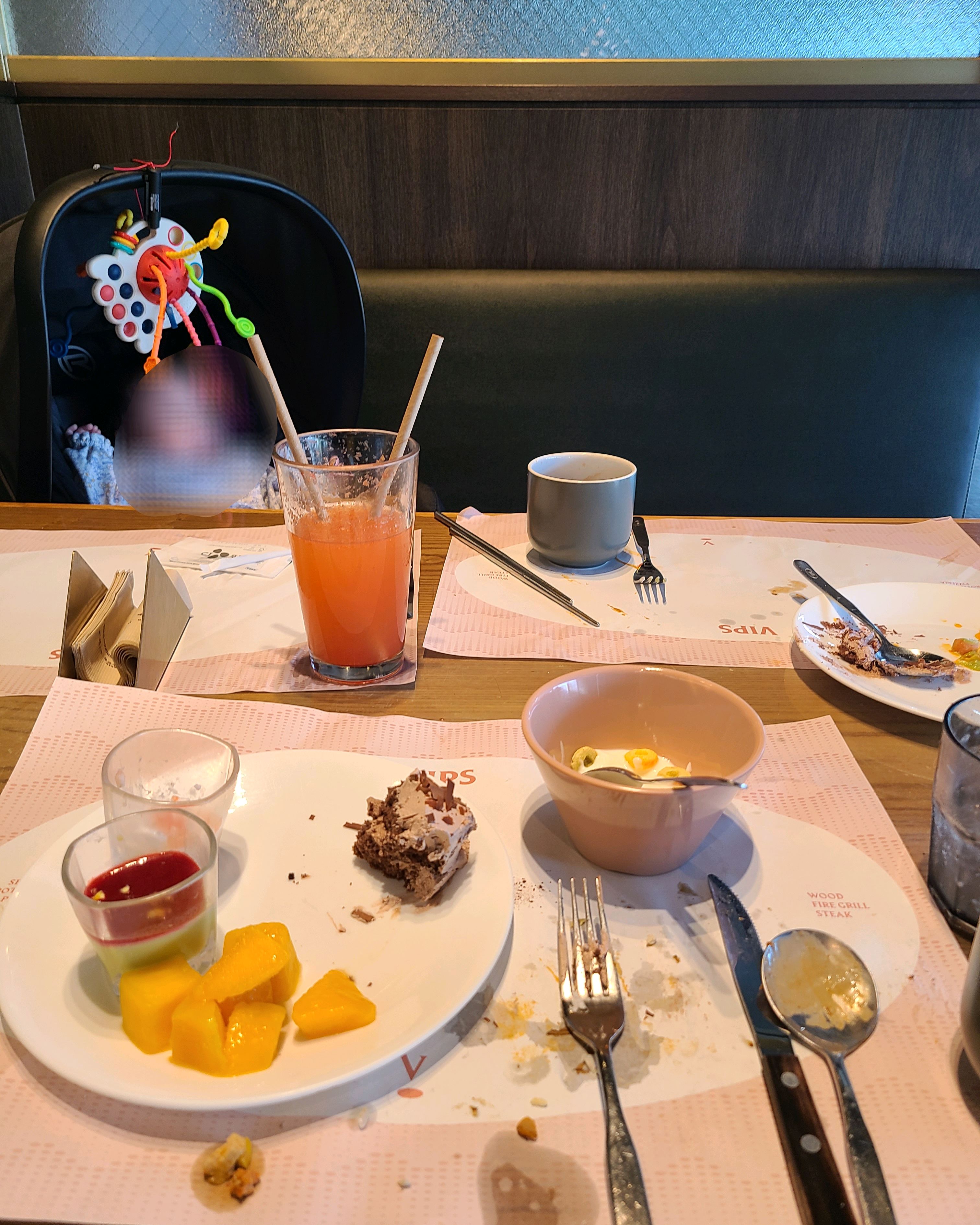 대방점 처음 와봤는데 매장이 넓고 뷰가 뚫려서 식사하면서 보기 좋았습니다 직원분들도 친절하