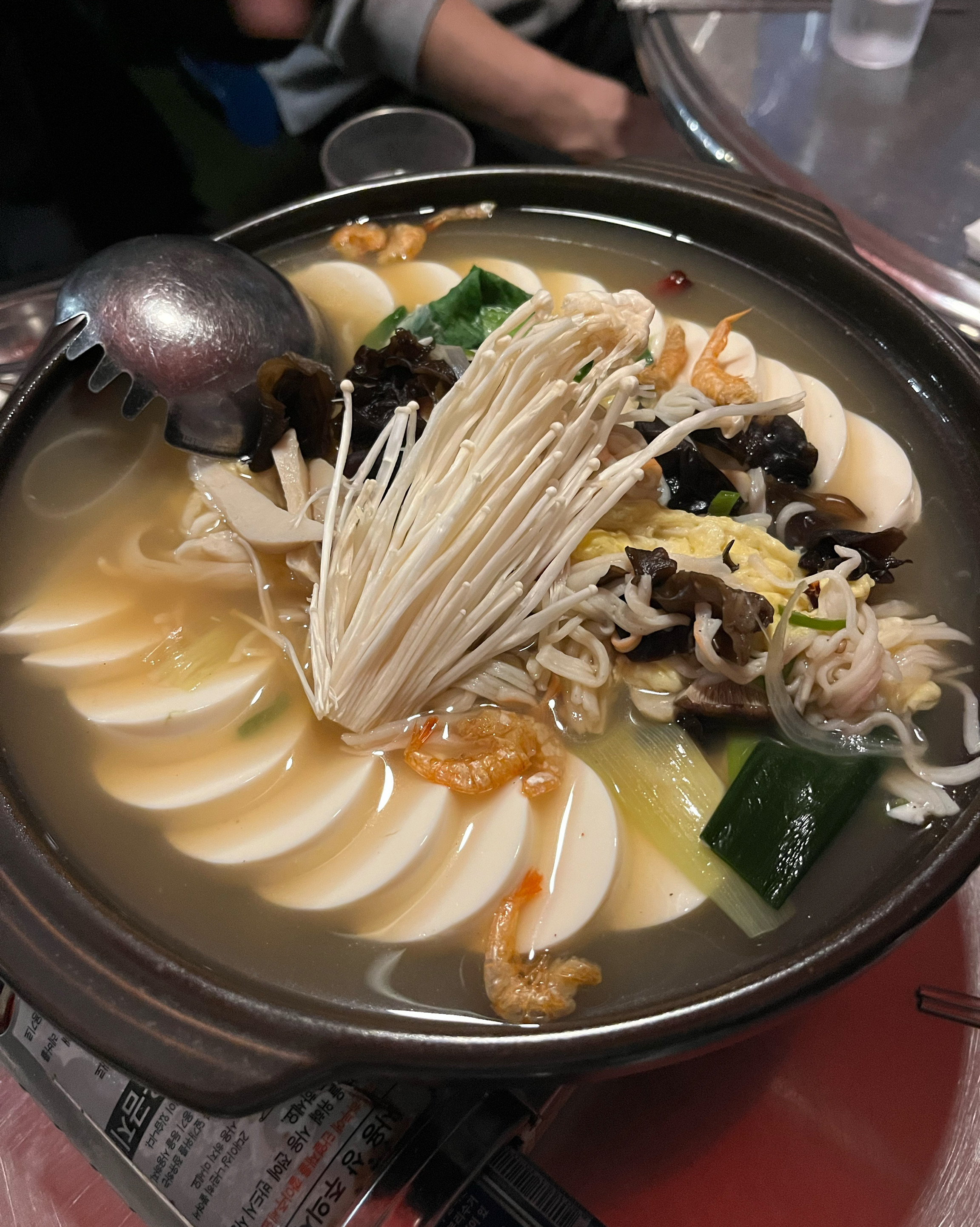 루프탑이랑 야외좌석도 있어서 지금 날씨에 가기 딱 좋아요! 안주도 맛있고 분위기도 좋고 직