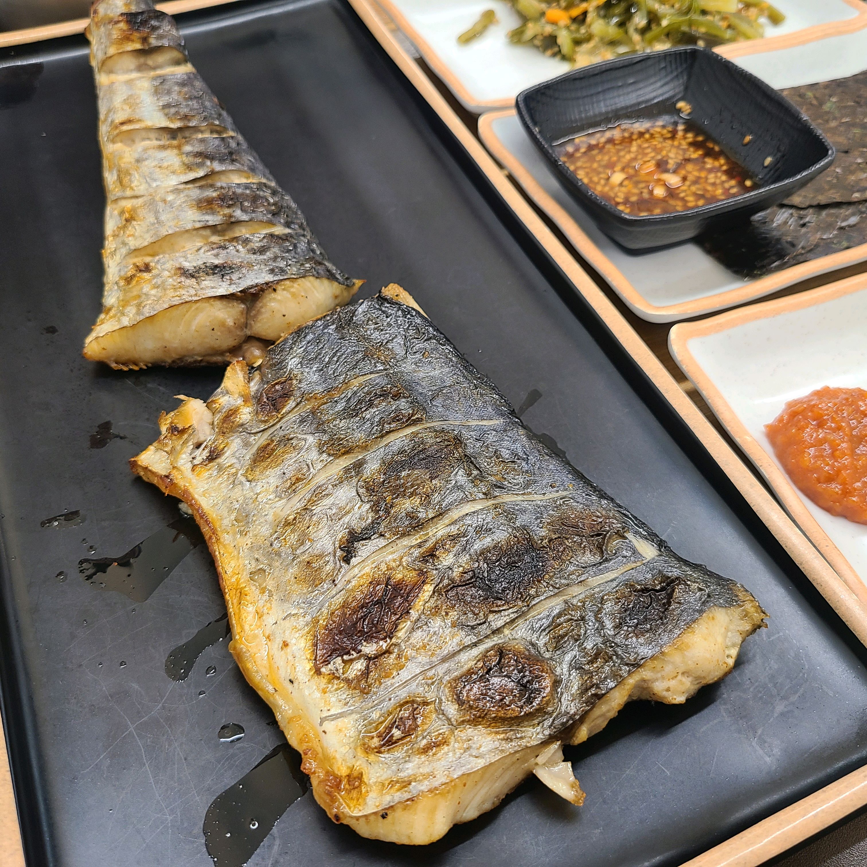 집에서는 생선구이 해 먹기 힘든데 맛있고 양도 푸짐해요~ 생선구이 생각 날때 자주 오게될것