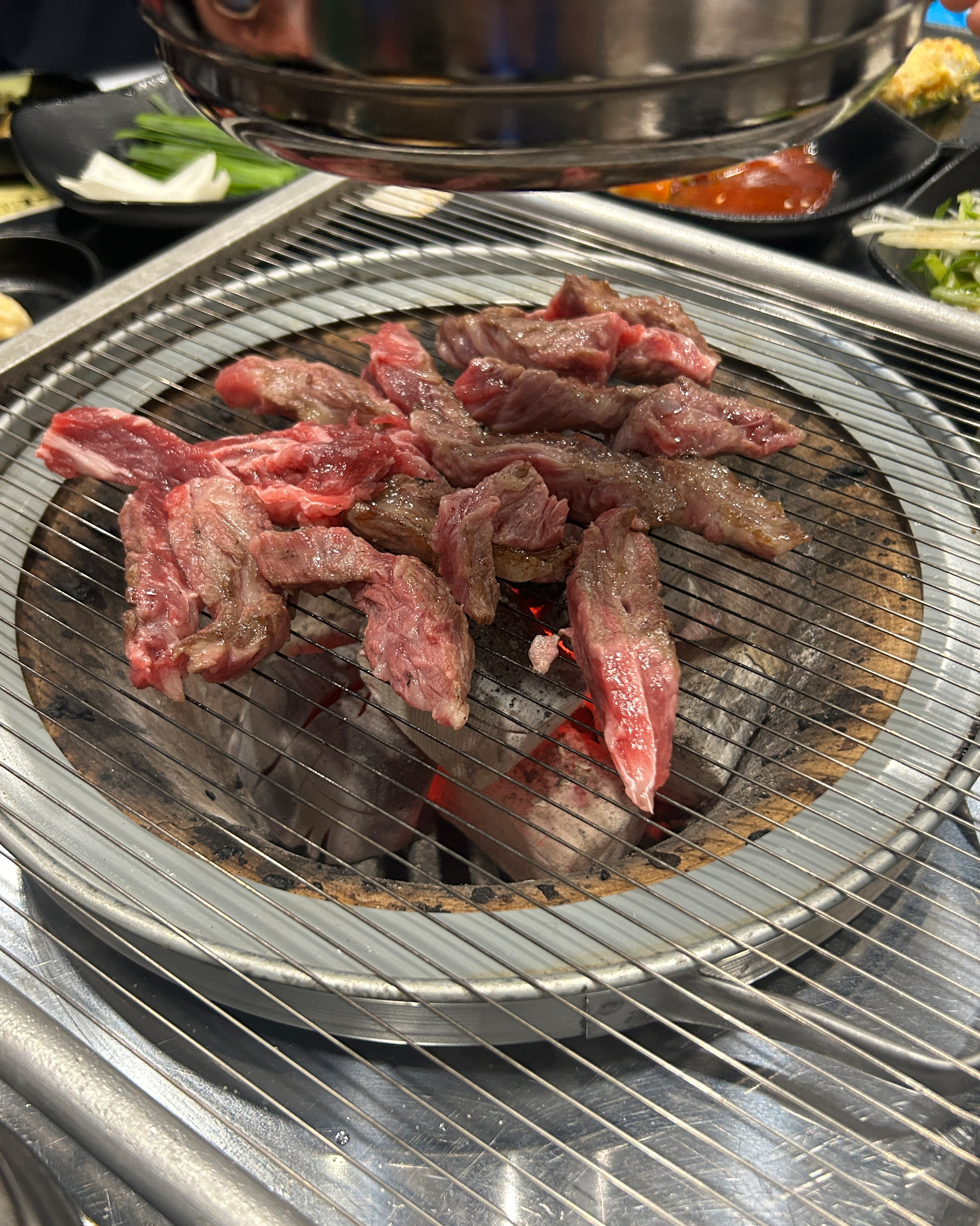 고기 양도 생각보다 많고 청국장이랑 고기 다 짱마싯어요 👍🏻👍🏻 분위기도 완전 조아용 - 대전 맛집 춘선소제동 숯불구이