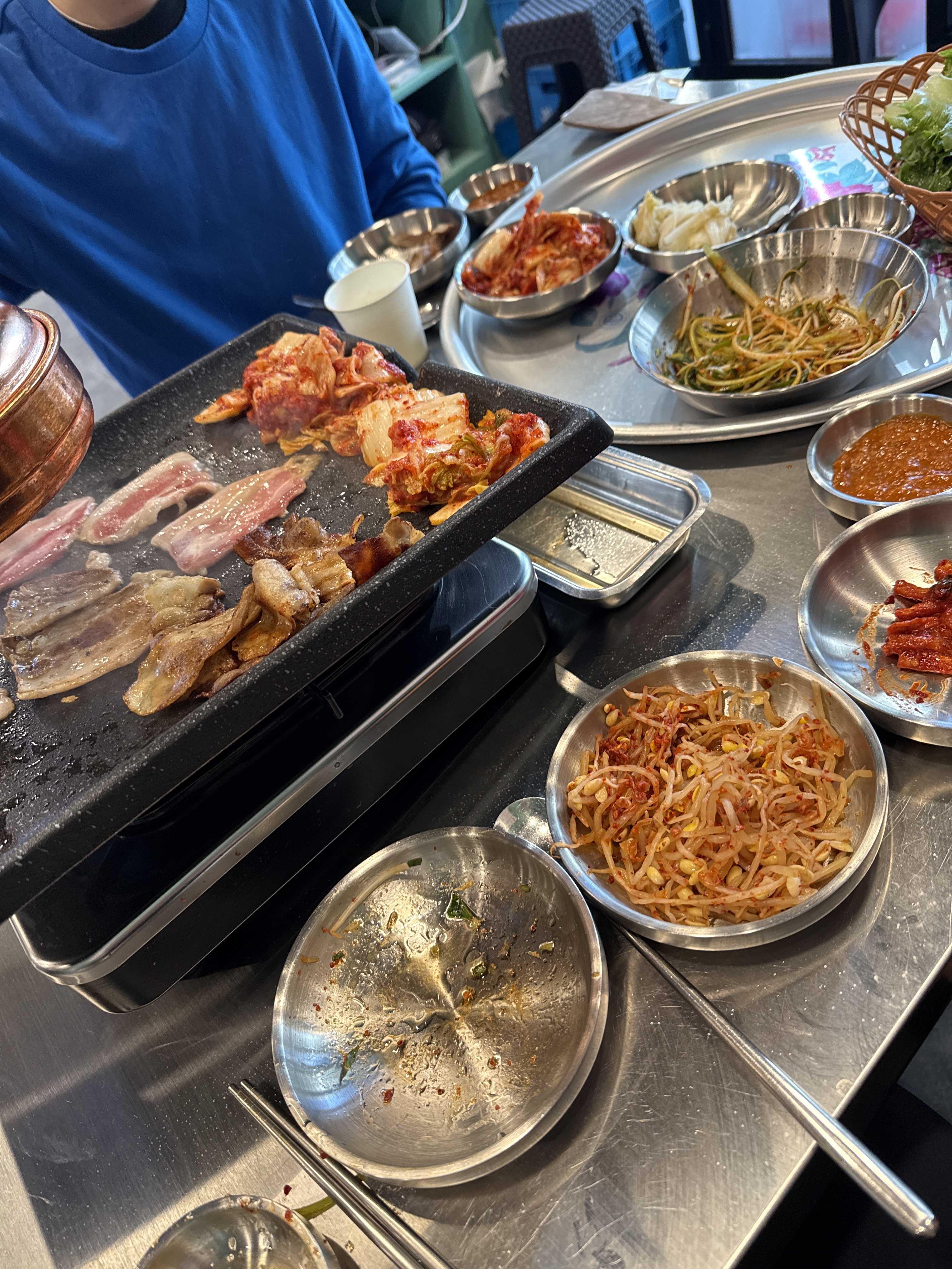 저렴한 가격에 다양한 고기를 맛볼 수 있어서 한강갔다가 왔는데 너무 배부르게 잘 먹었어요!