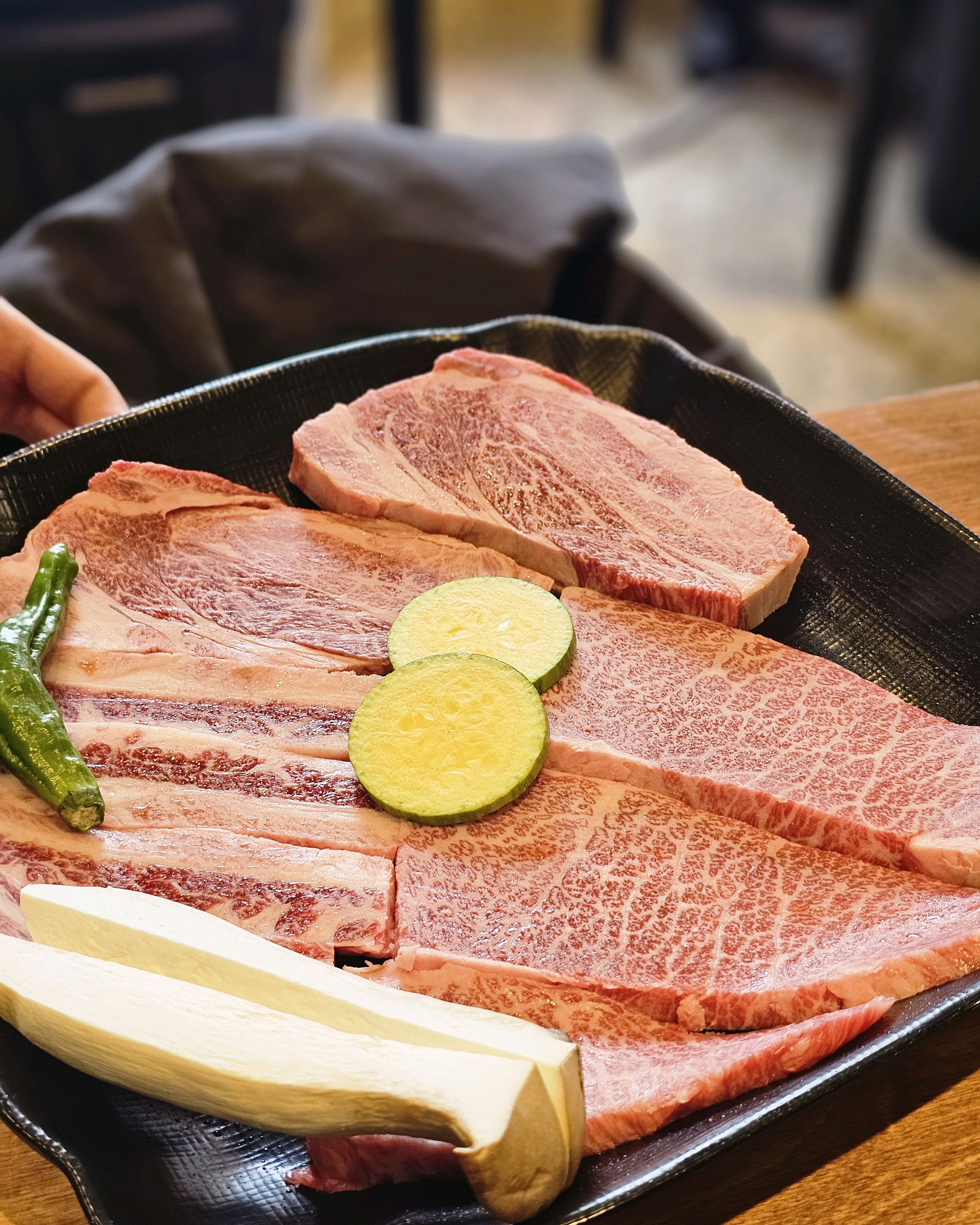 먹기 전부터 군침이 돌았던 한우 ㅠㅠ 한 입 먹으면 입 안에서 사르륵 녹던…ㅠㅠ - 부산역 맛집 우겹다짐