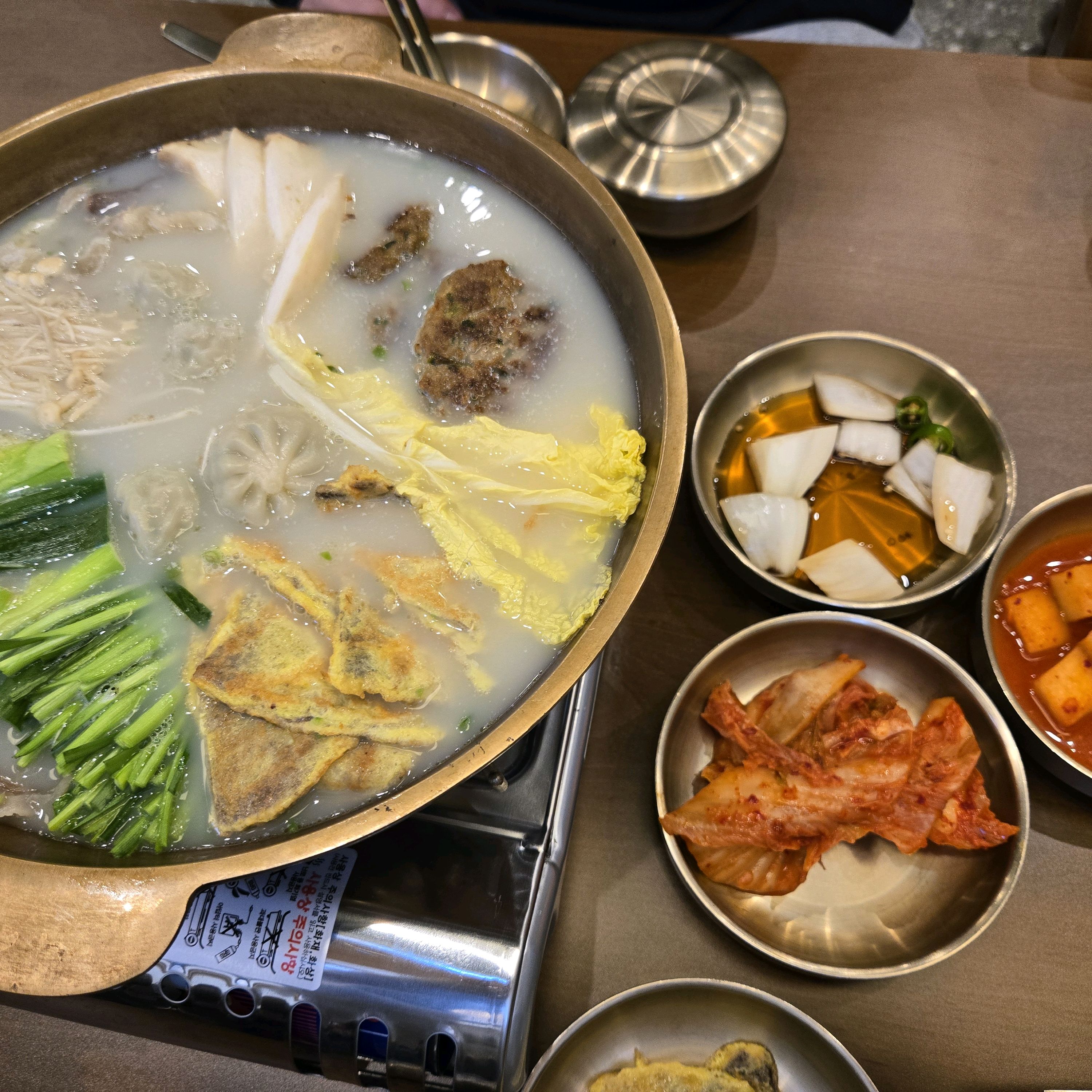 여행갔다가 아침 밥 먹으러 왔어요~ - 불당동 맛집 육전국밥 천안불당점