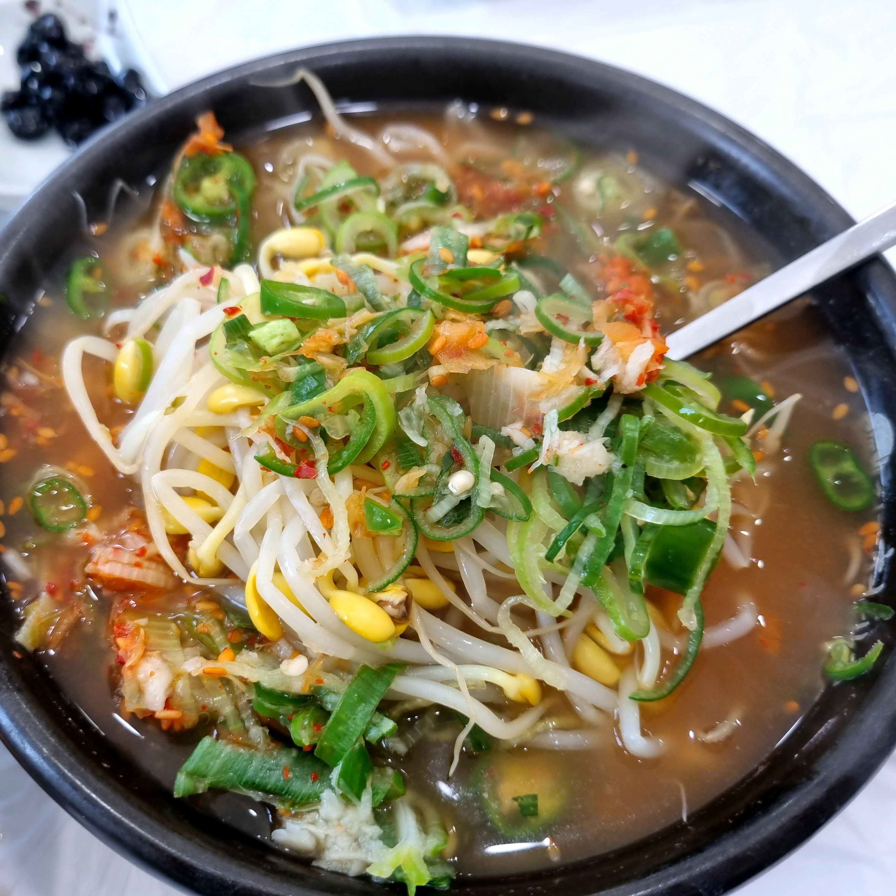 전날 술 많이 먹고 해장하러갔는데 해장템으로 완전 굿~~!!! 양도 많고 국물도 시원하고 
