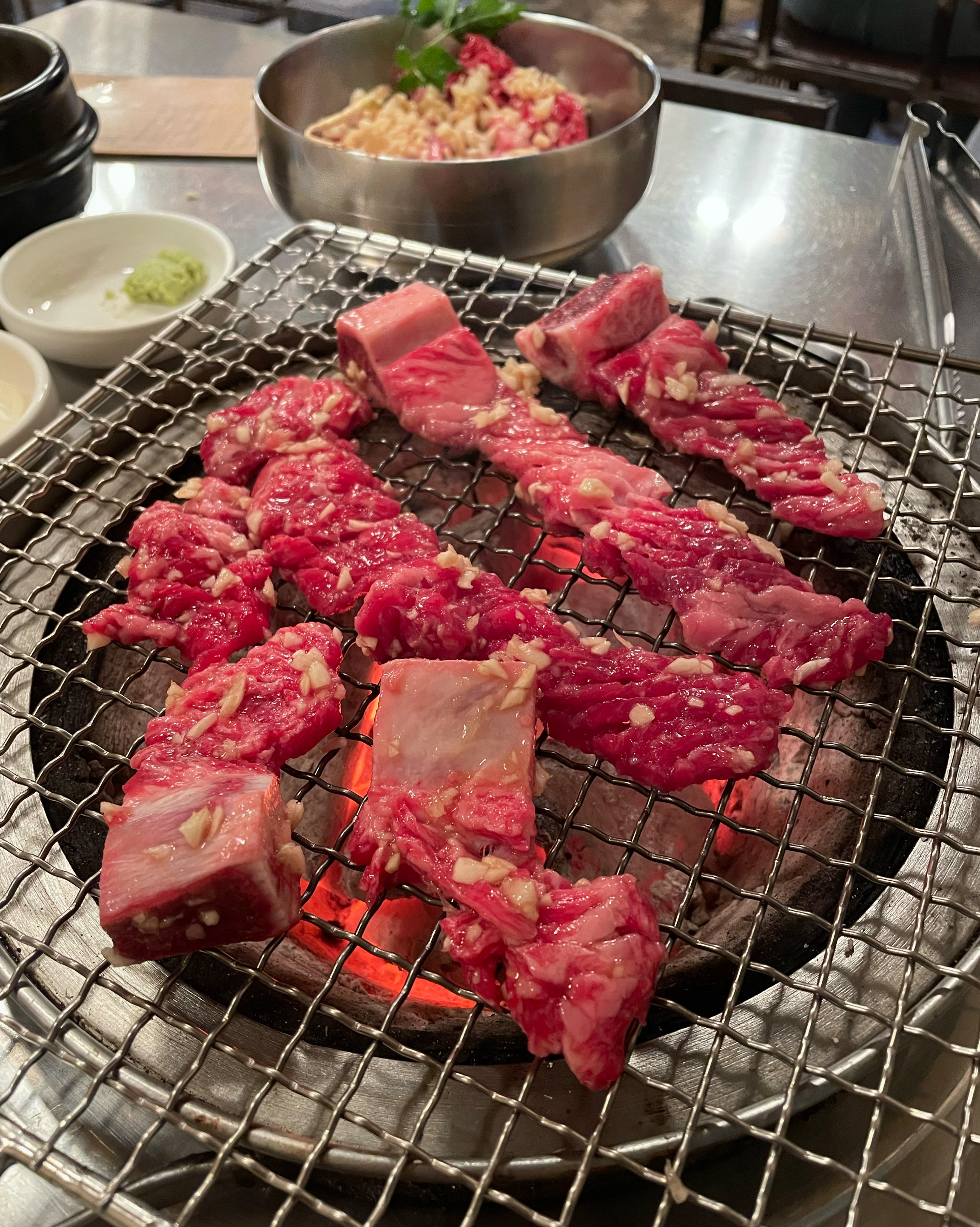 마지막 날 공항 가기 전에 들렀는데 너~~무 맛있았어요. 완전 부들부들흐고 녹아용 - 제주 맛집 명호마농갈비 연동본점