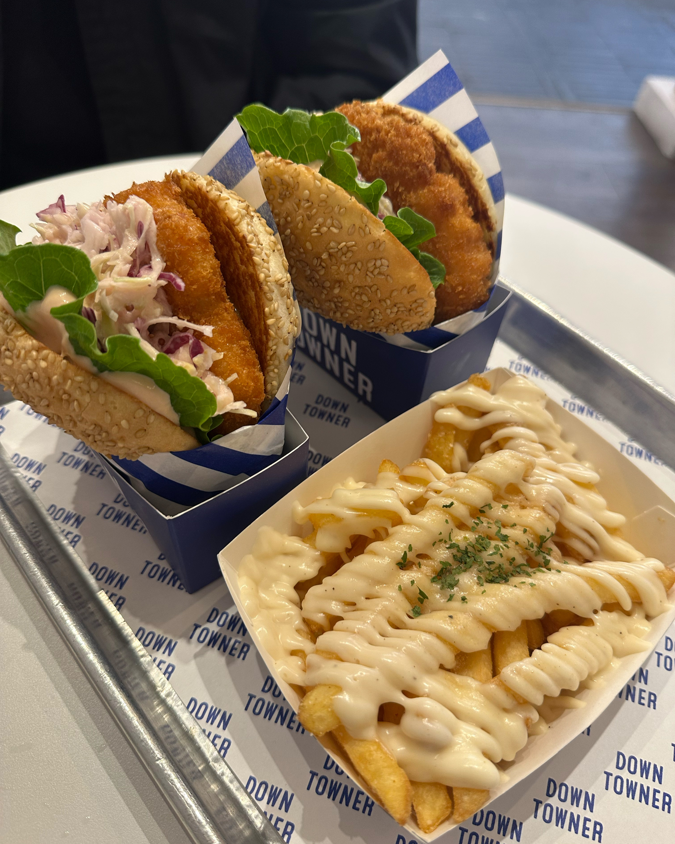 안국 맛집으로 추천받아서 왔는데 정말 맛있어요~ 수제버거 좋아하는데 또 오고싶은 맛집입니다
