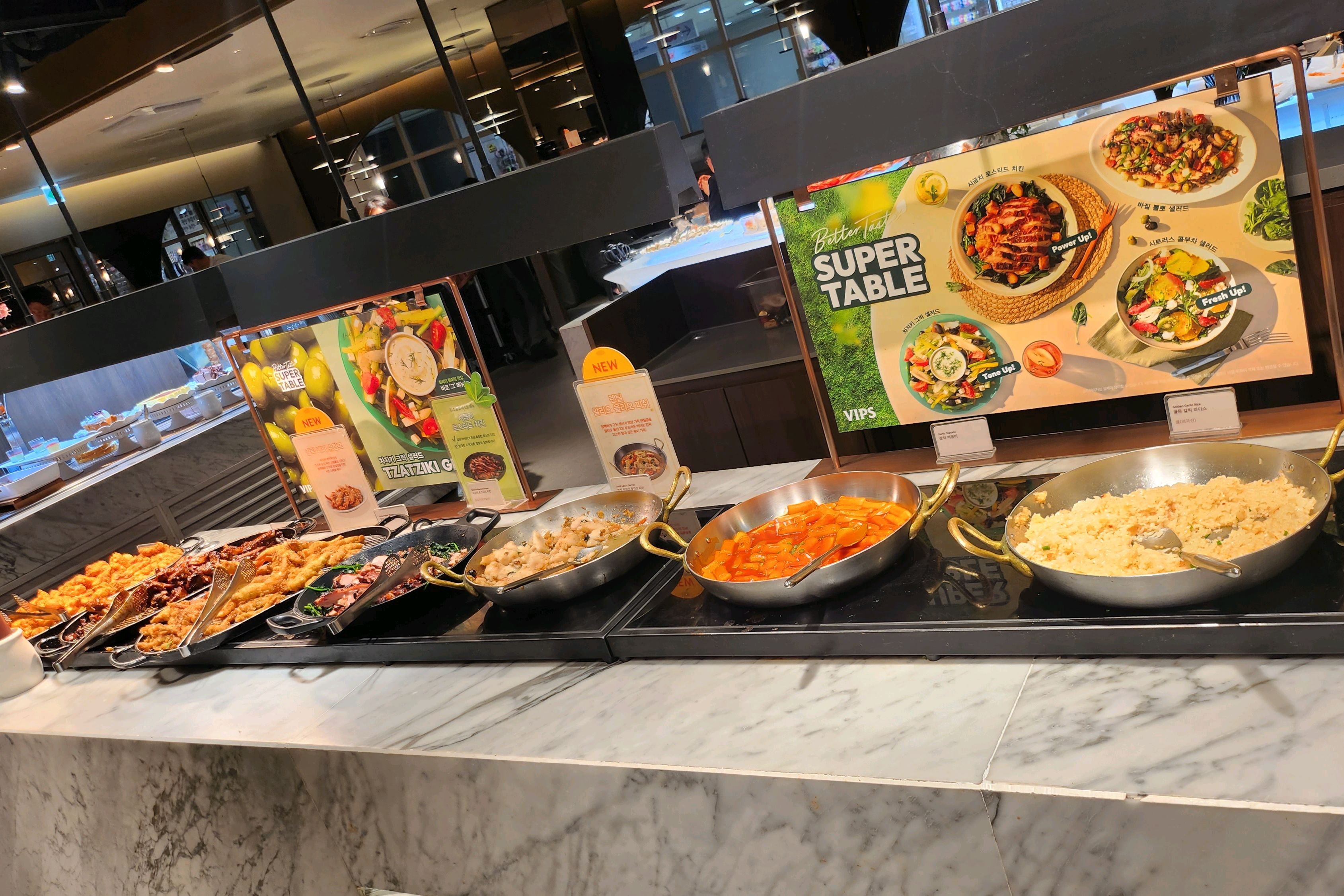메뉴도 다양하고 로봇이 만들어주는 쌀국수도 너무 맛났어요~ 할인혜택이 좋아서..저렴하게 먹