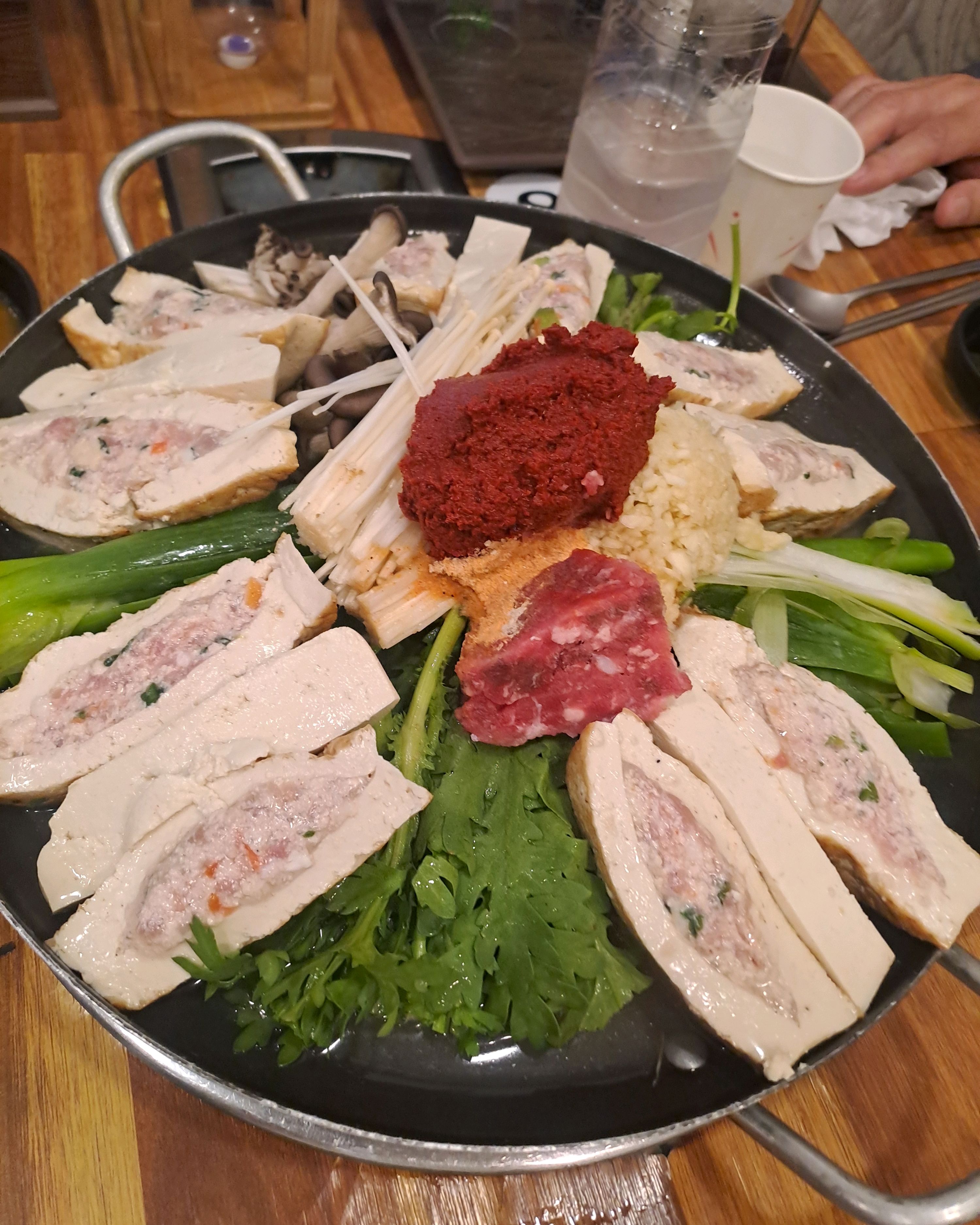 직원분이 친절하셔요 푸짐해서 온가족이 배불리 먹었어요 - 대전 맛집 매봉식당 계족산본점